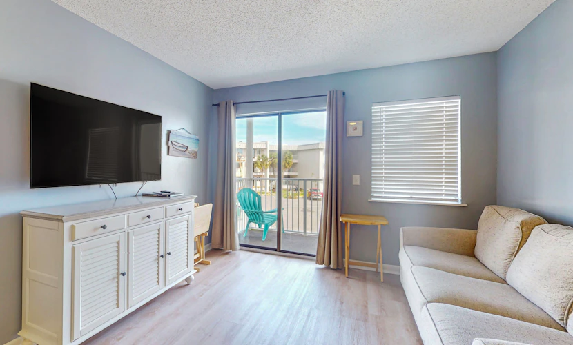 Enchanting oceanfront condo with pool, hot tub, tennis, sauna, & washer/dryer