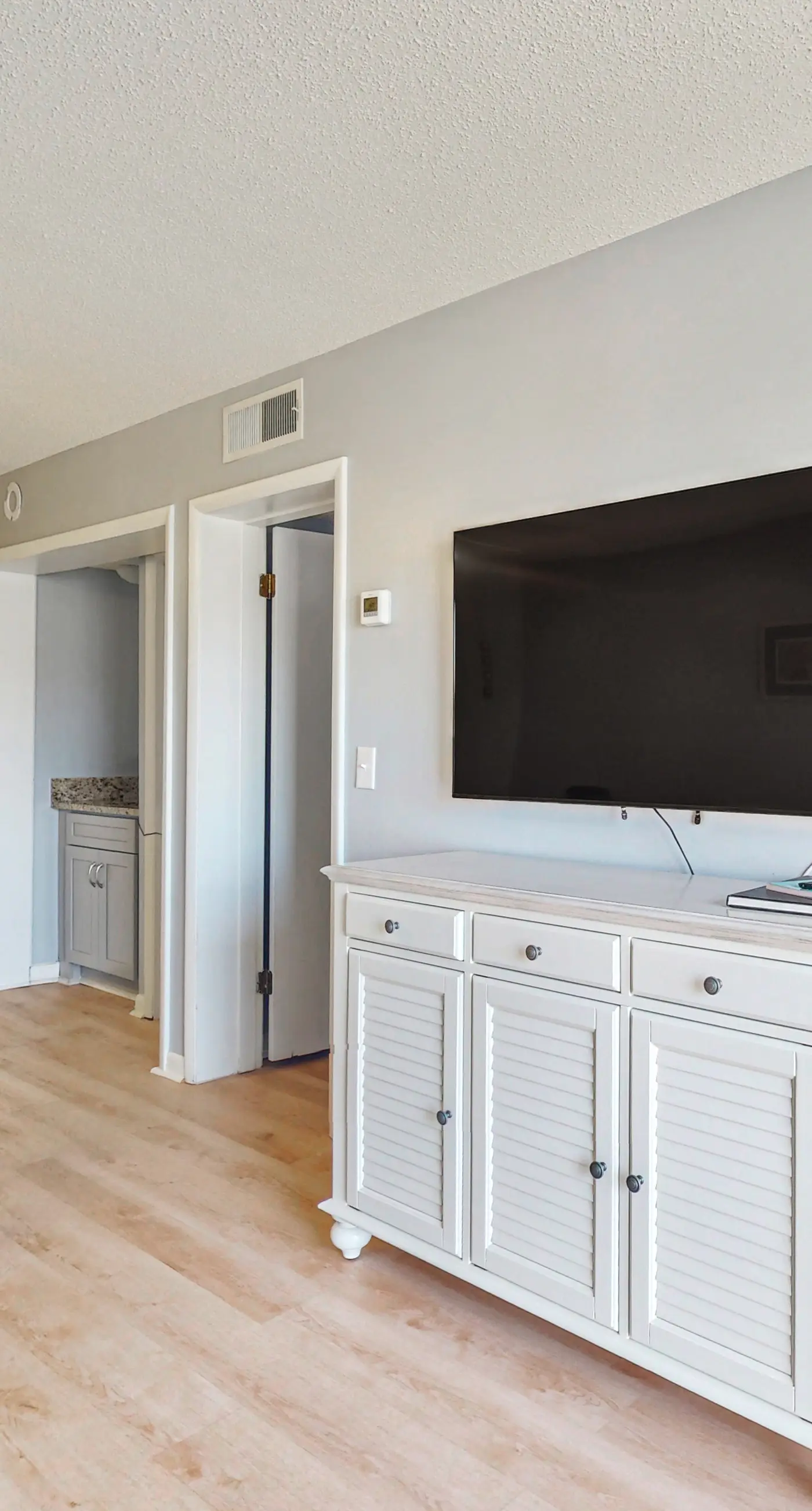 Enchanting oceanfront condo with pool, hot tub, tennis, sauna, & washer/dryer