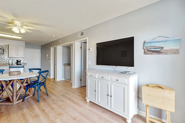 Enchanting oceanfront condo with pool, hot tub, tennis, sauna, & washer/dryer