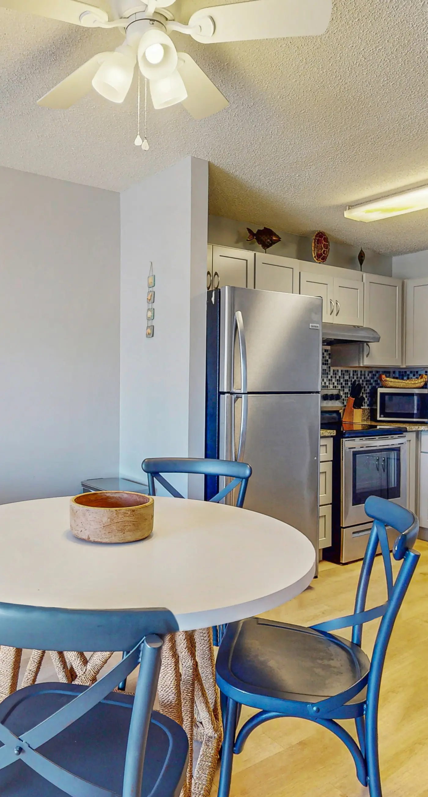 Enchanting oceanfront condo with pool, hot tub, tennis, sauna, & washer/dryer