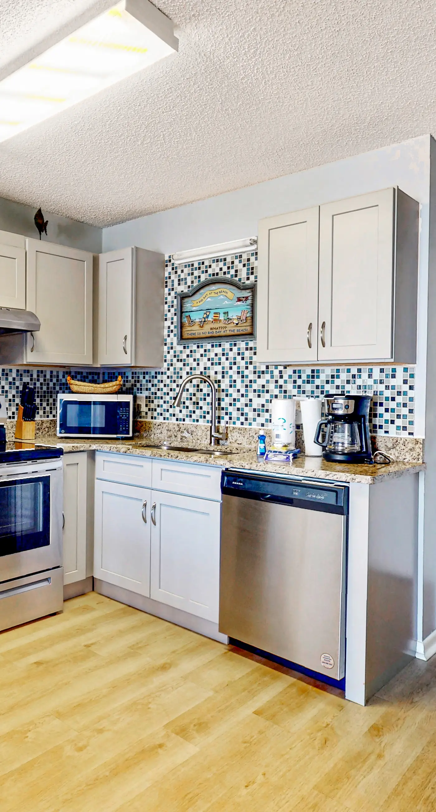 Enchanting oceanfront condo with pool, hot tub, tennis, sauna, & washer/dryer