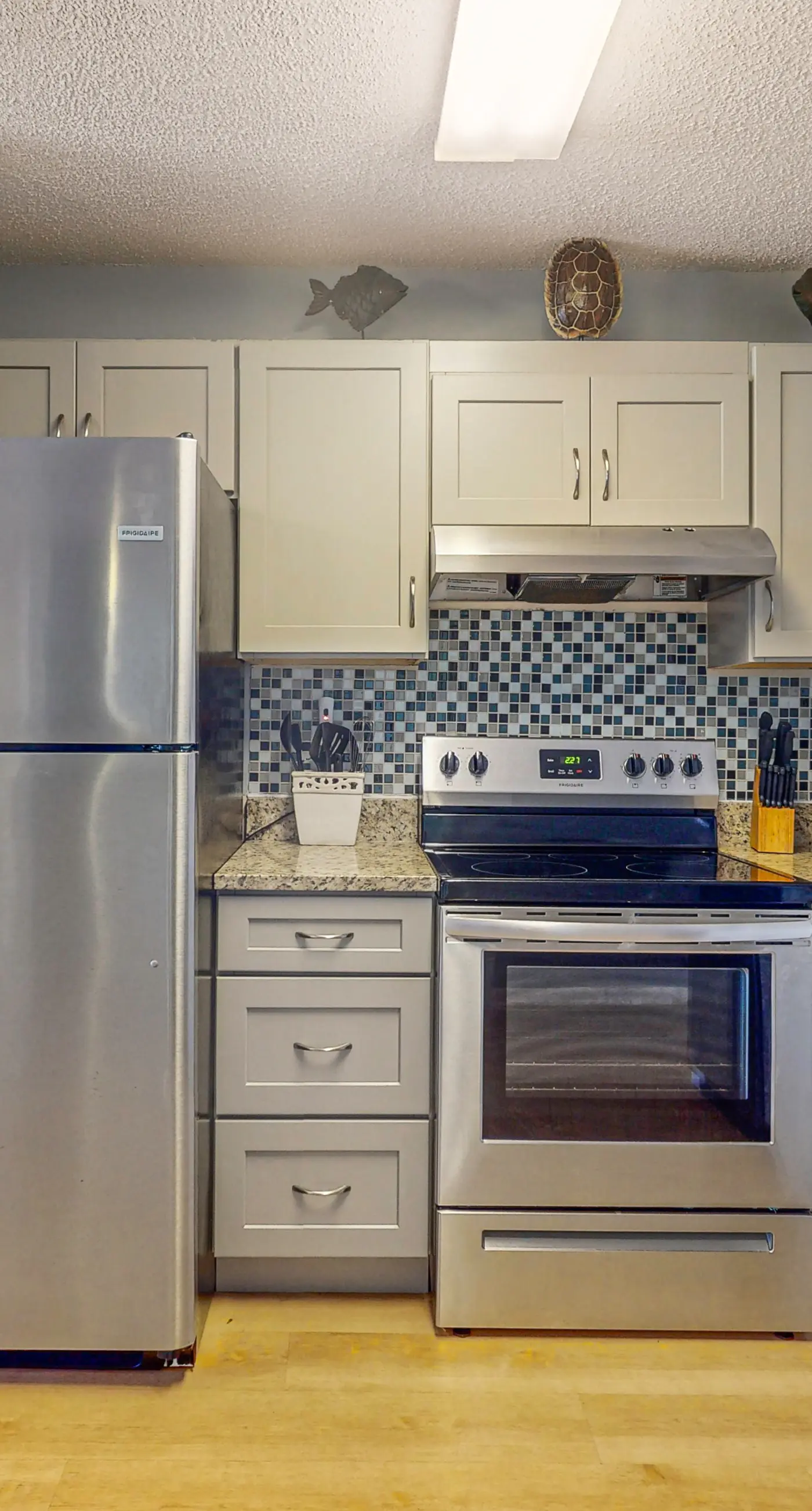 Enchanting oceanfront condo with pool, hot tub, tennis, sauna, & washer/dryer