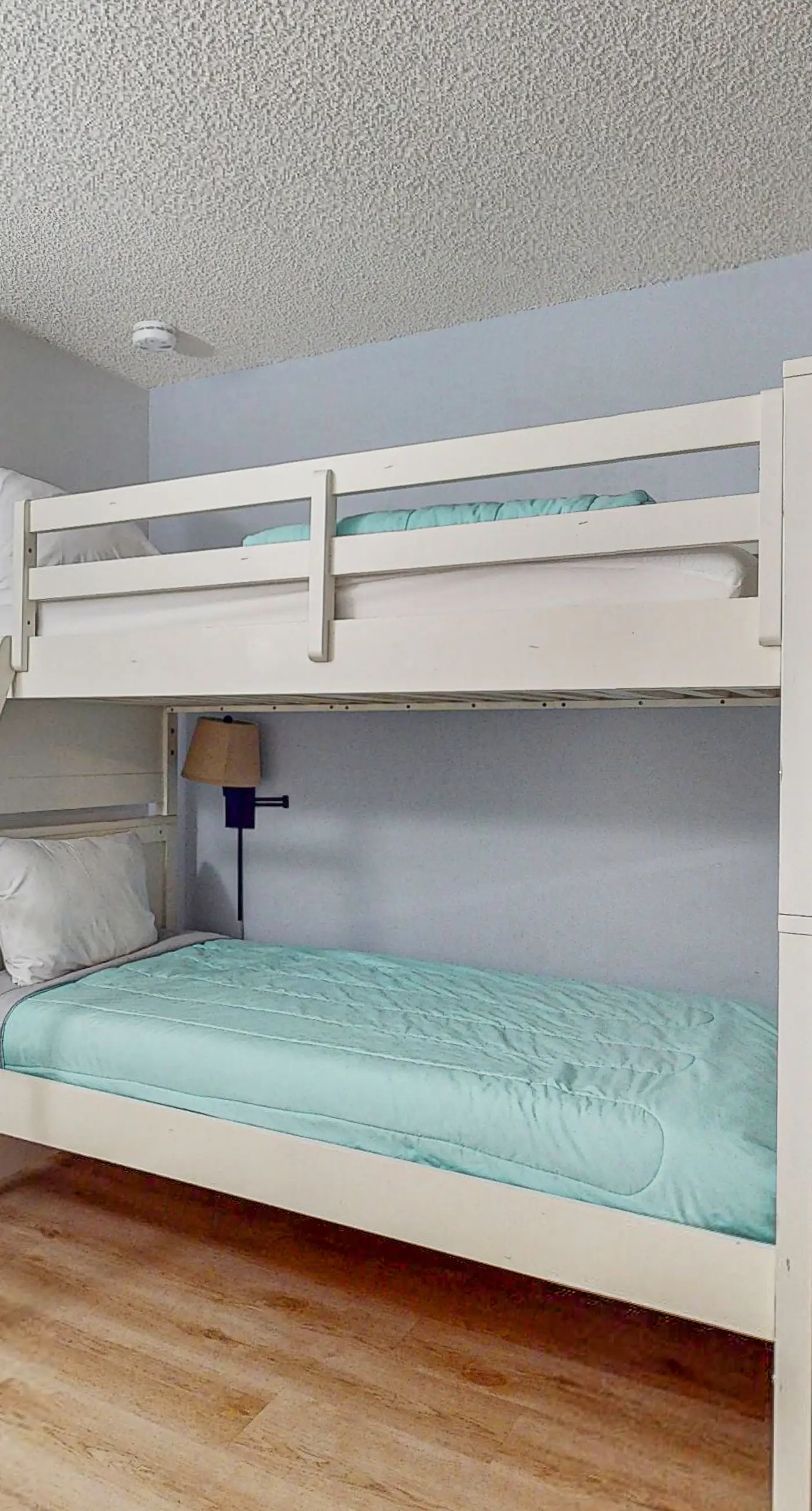 Enchanting oceanfront condo with pool, hot tub, tennis, sauna, & washer/dryer