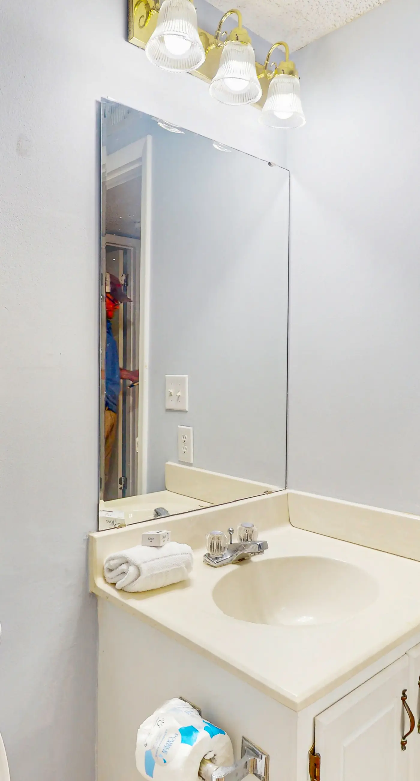 Enchanting oceanfront condo with pool, hot tub, tennis, sauna, & washer/dryer