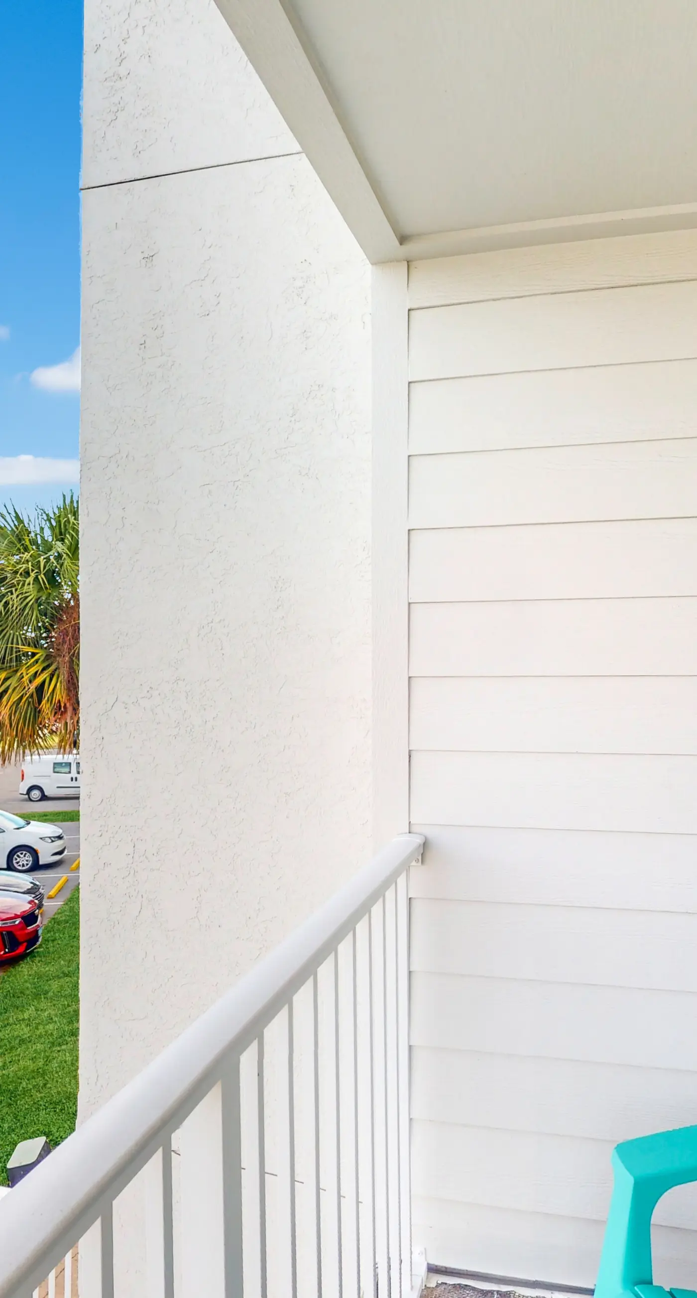 Enchanting oceanfront condo with pool, hot tub, tennis, sauna, & washer/dryer