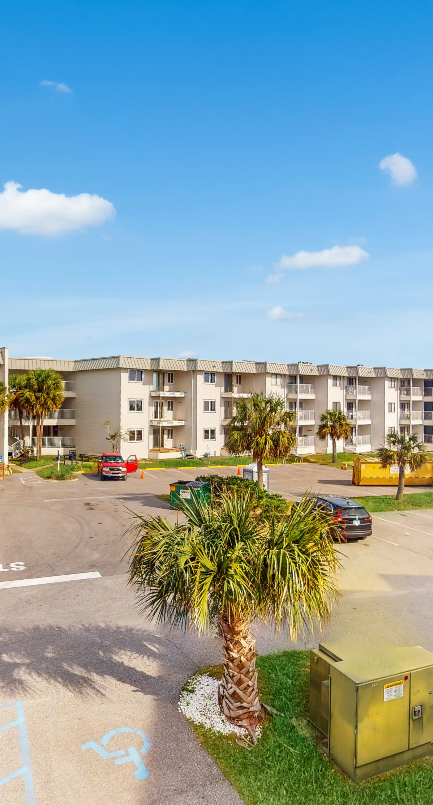 Enchanting oceanfront condo with pool, hot tub, tennis, sauna, & washer/dryer