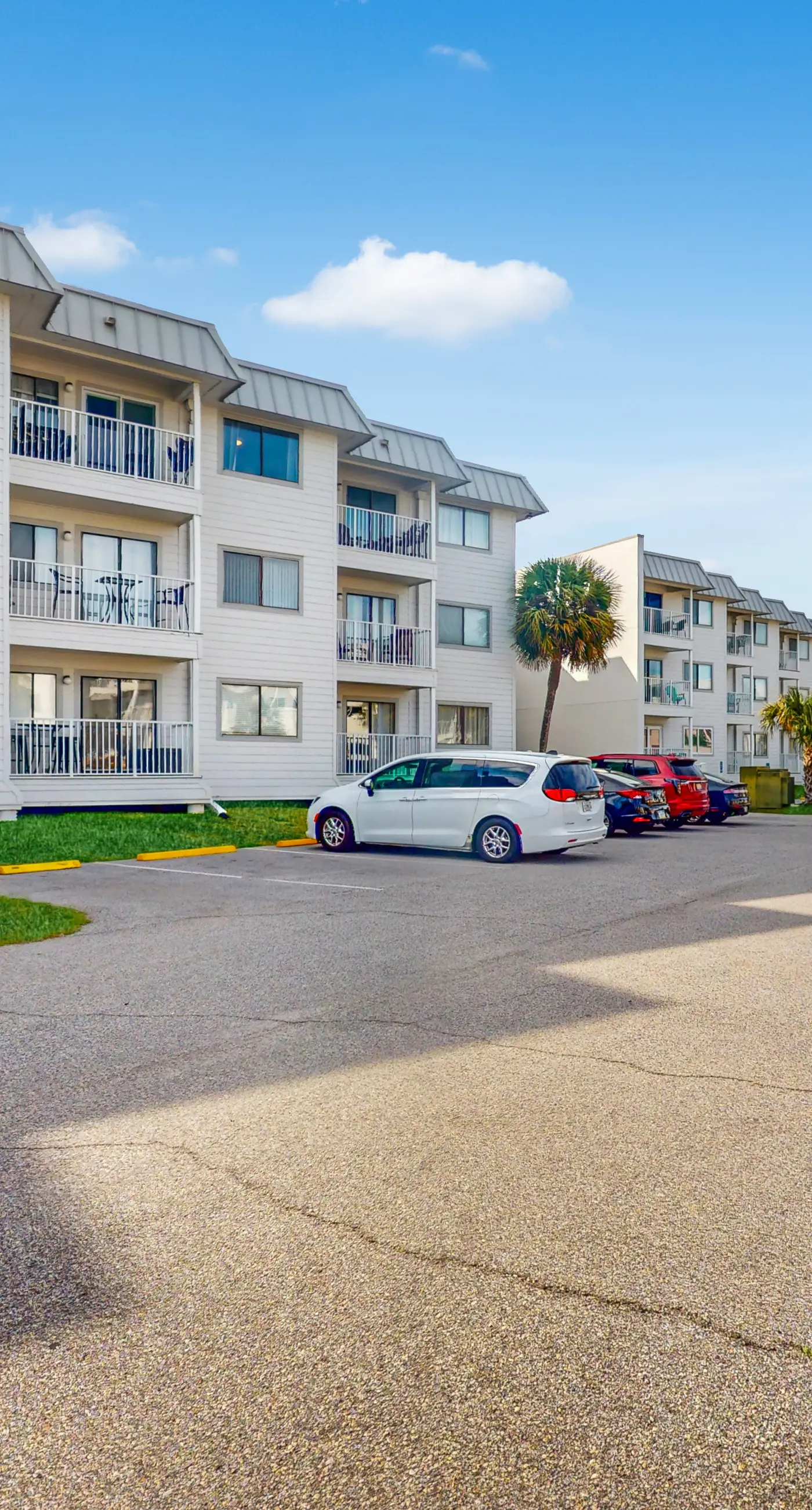 Enchanting oceanfront condo with pool, hot tub, tennis, sauna, & washer/dryer