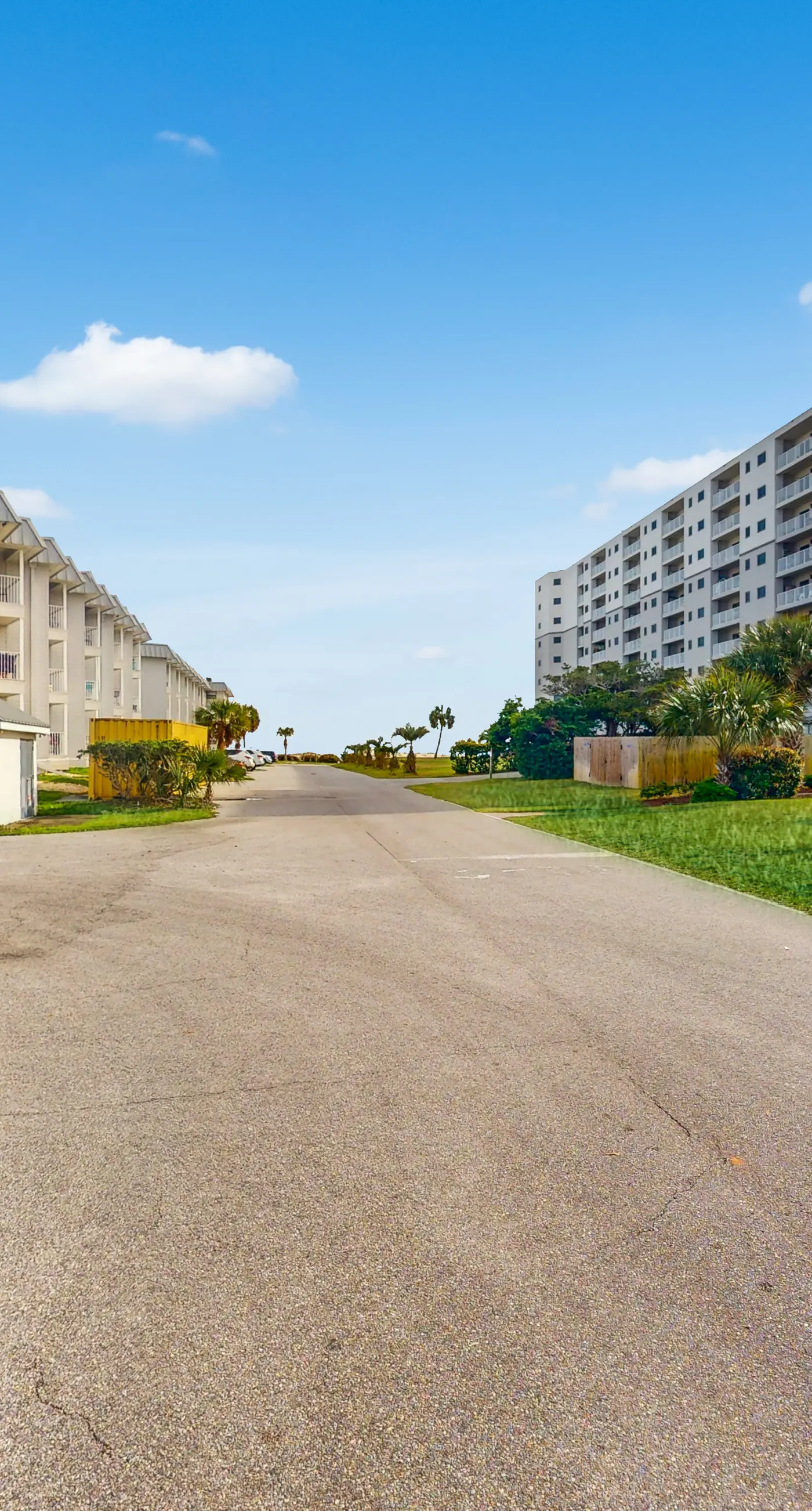 Enchanting oceanfront condo with pool, hot tub, tennis, sauna, & washer/dryer