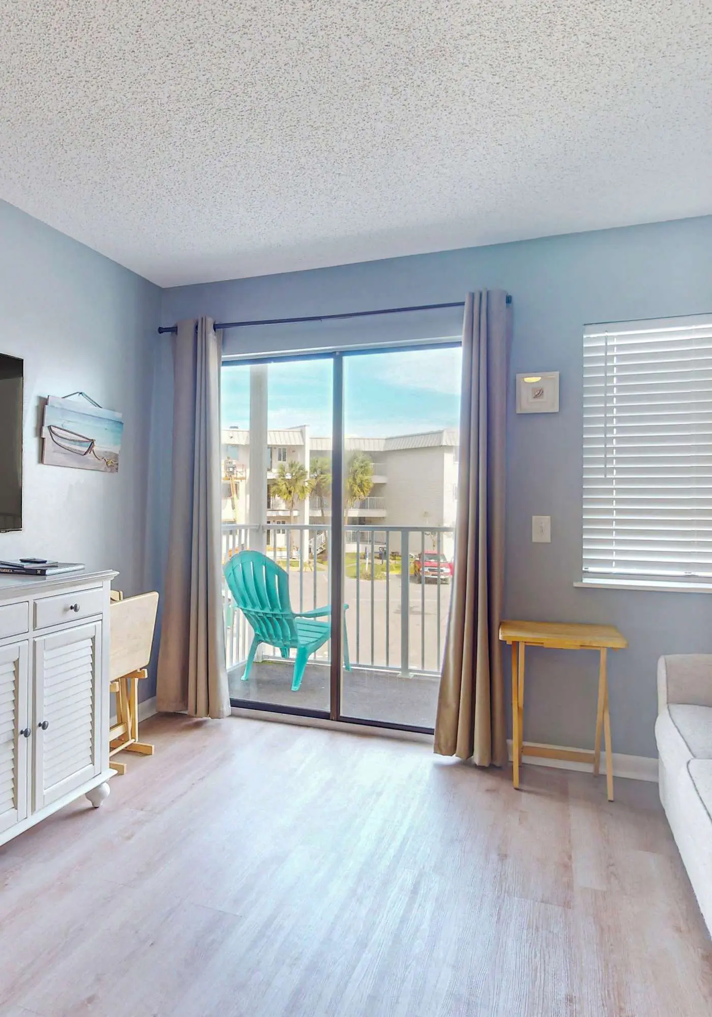 Enchanting oceanfront condo with pool, hot tub, tennis, sauna, & washer/dryer