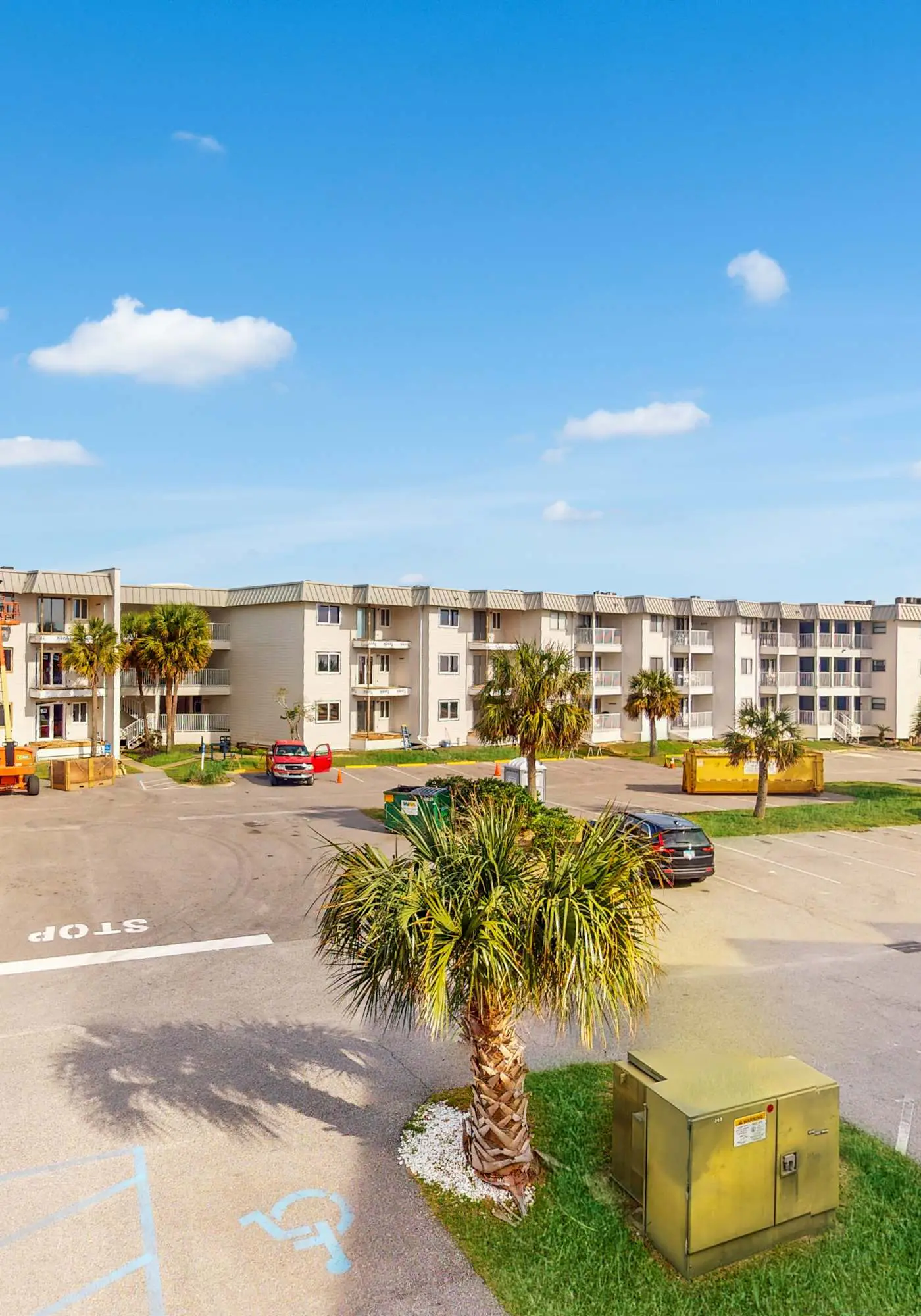 Enchanting oceanfront condo with pool, hot tub, tennis, sauna, & washer/dryer
