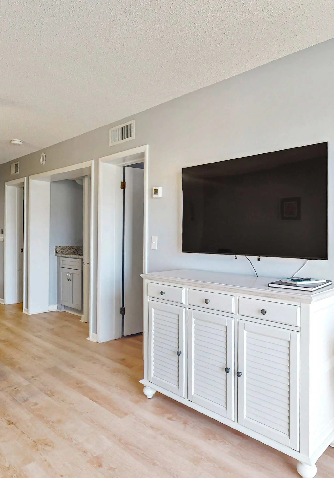 Enchanting oceanfront condo with pool, hot tub, tennis, sauna, & washer/dryer
