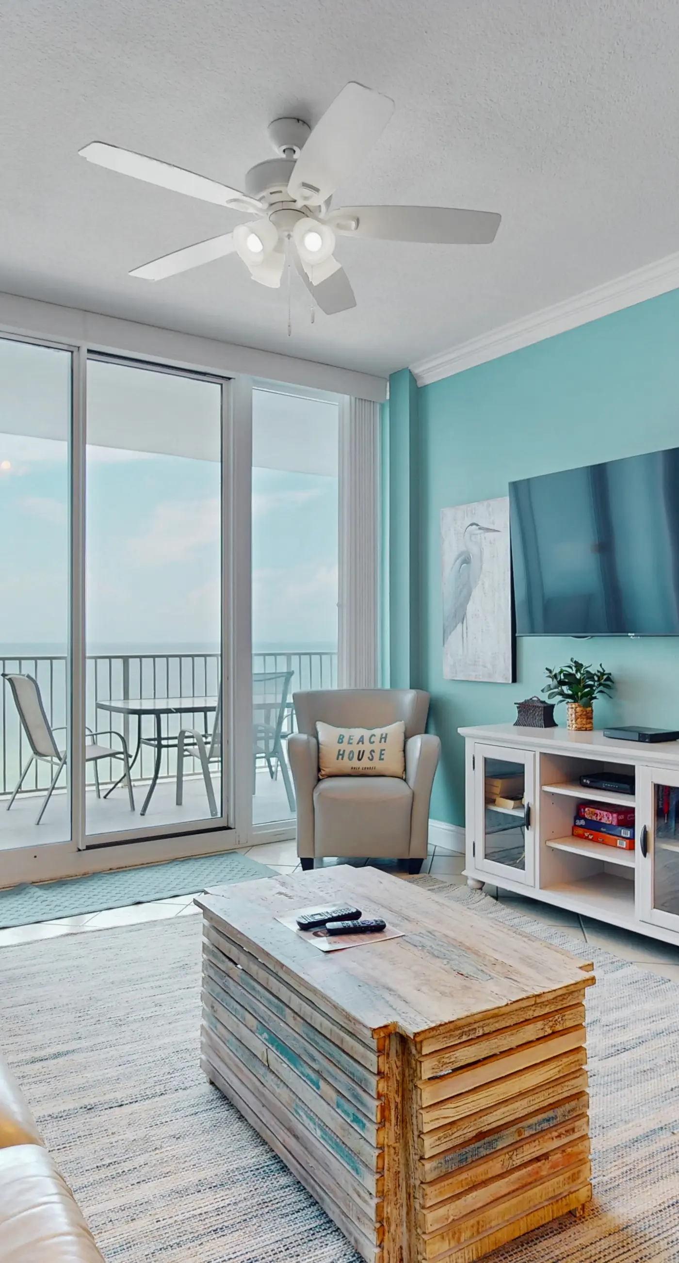 Oceanfront condo with sweeping views, washer/dryer, central AC, & access to pool