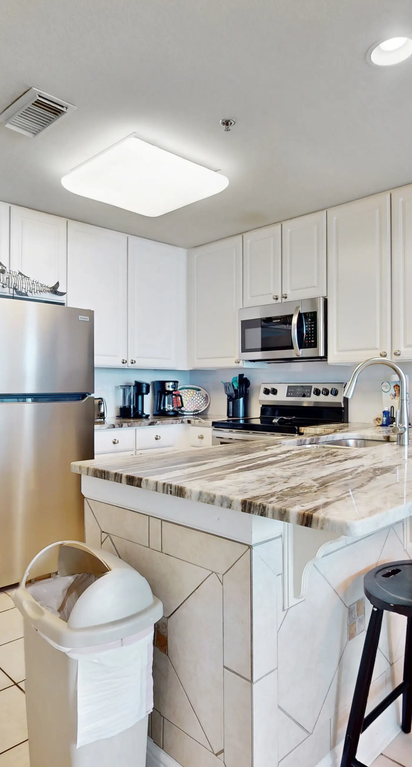 Oceanfront condo with sweeping views, washer/dryer, central AC, & access to pool