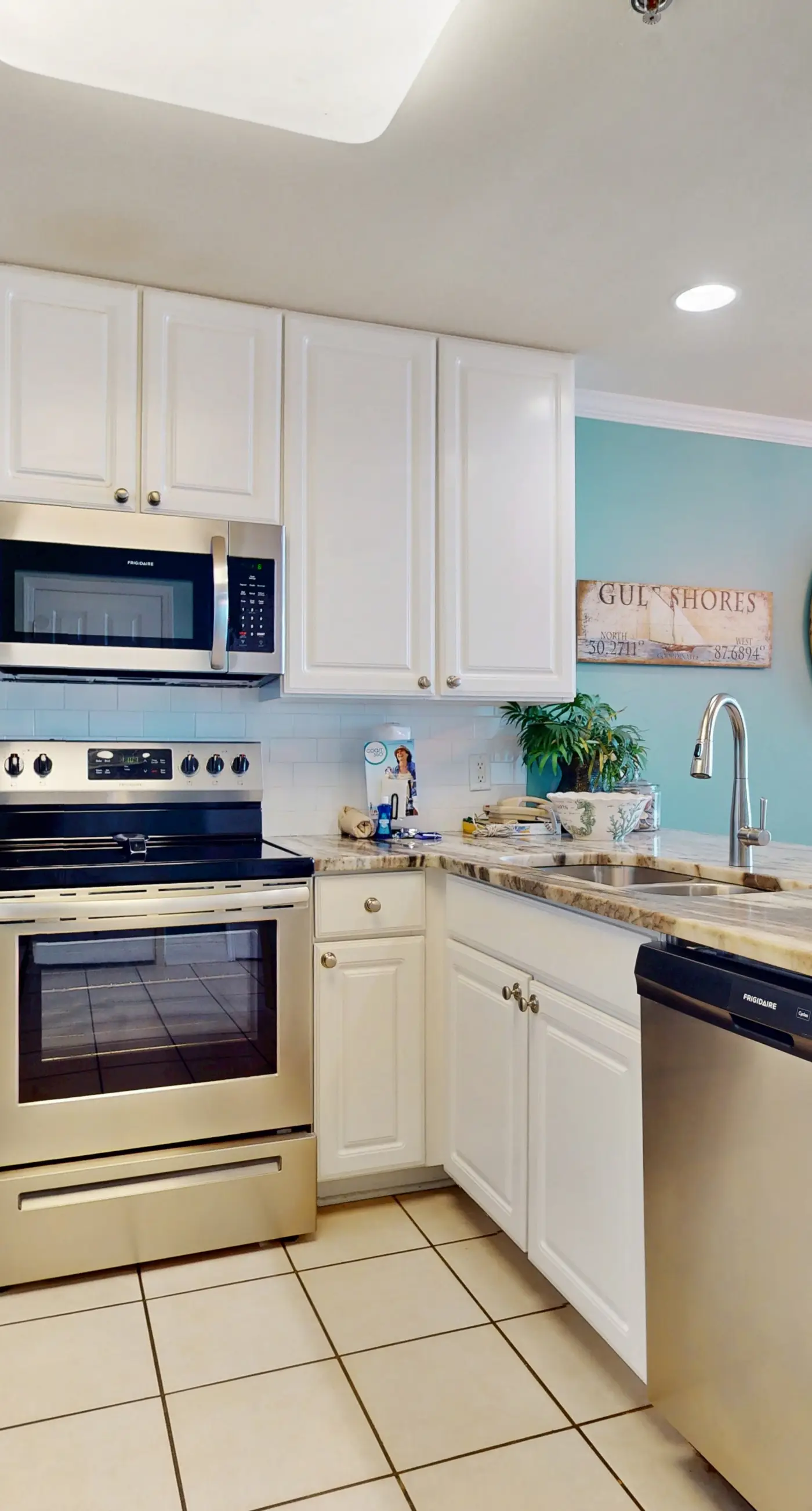 Oceanfront condo with sweeping views, washer/dryer, central AC, & access to pool