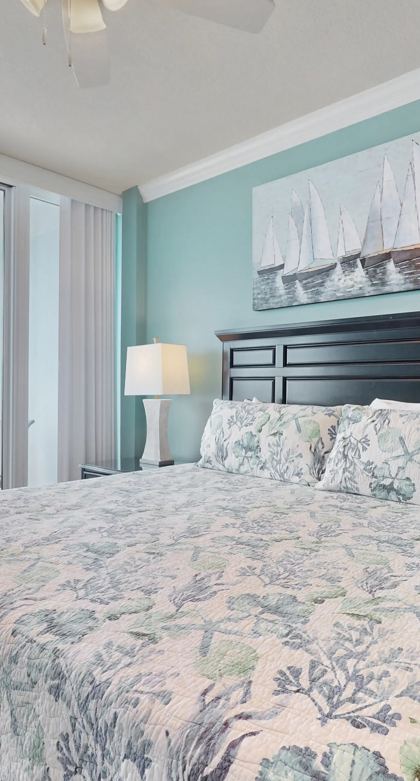 Oceanfront condo with sweeping views, washer/dryer, central AC, & access to pool