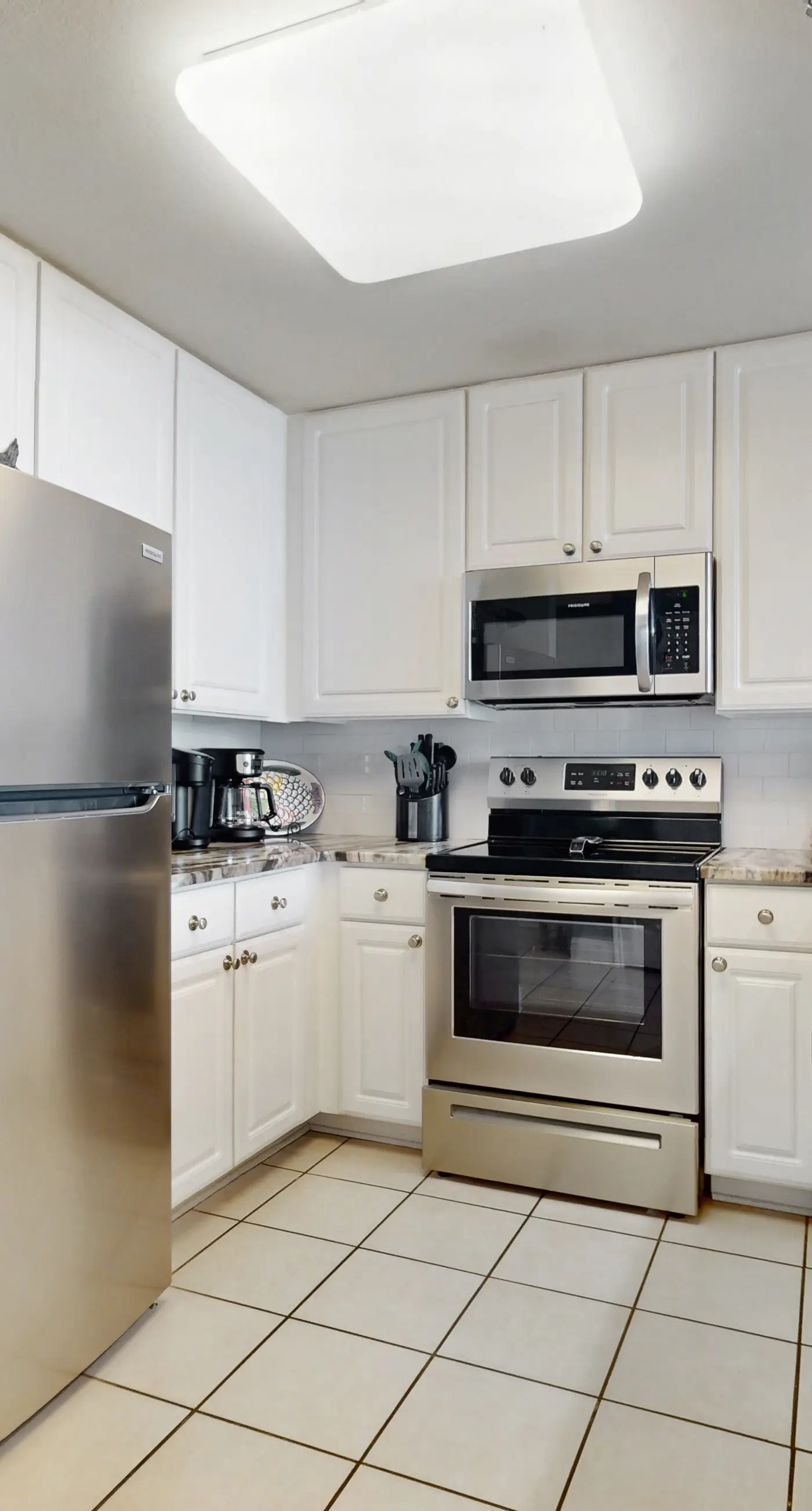 Oceanfront condo with sweeping views, washer/dryer, central AC, & access to pool