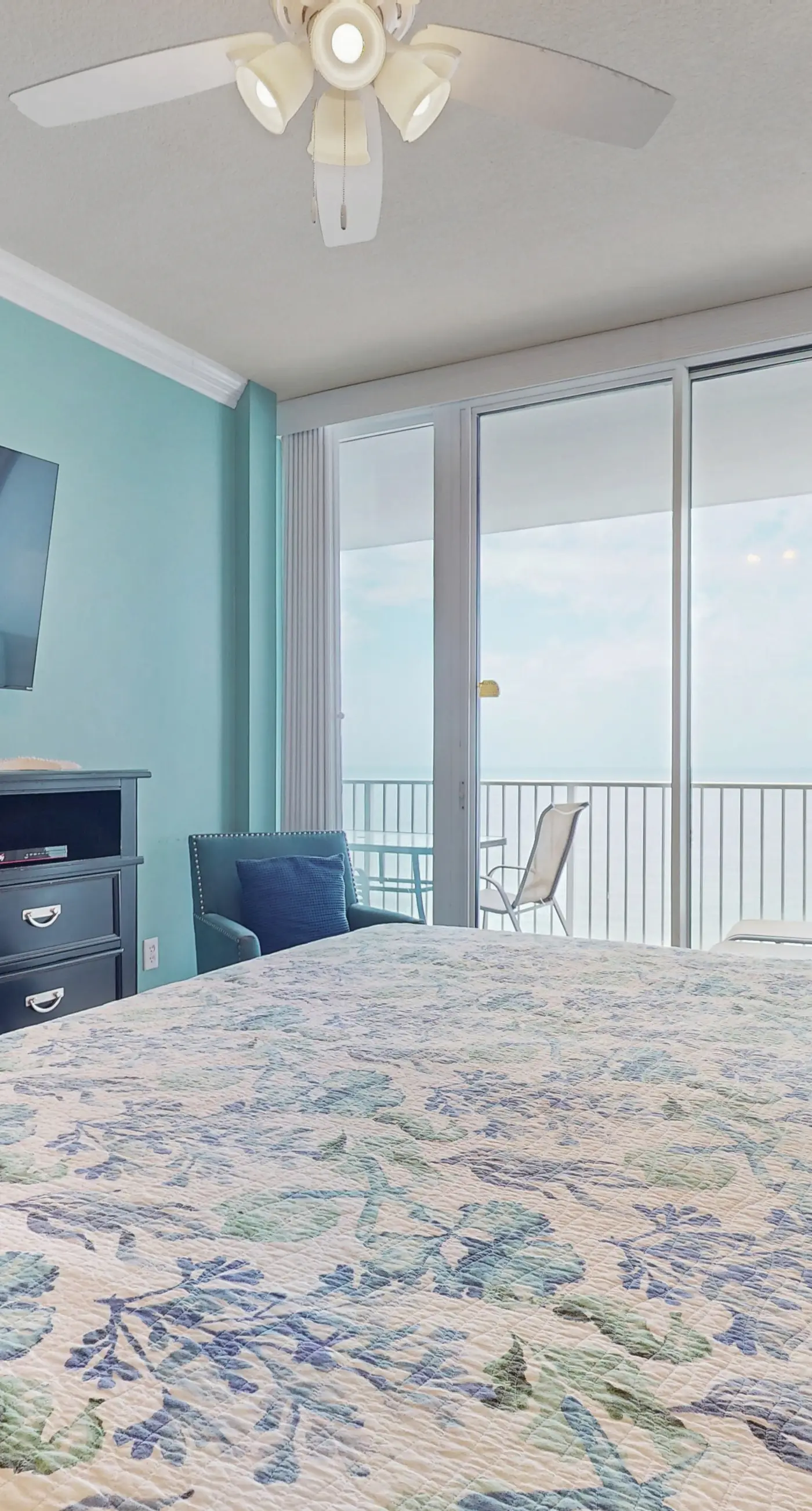 Oceanfront condo with sweeping views, washer/dryer, central AC, & access to pool