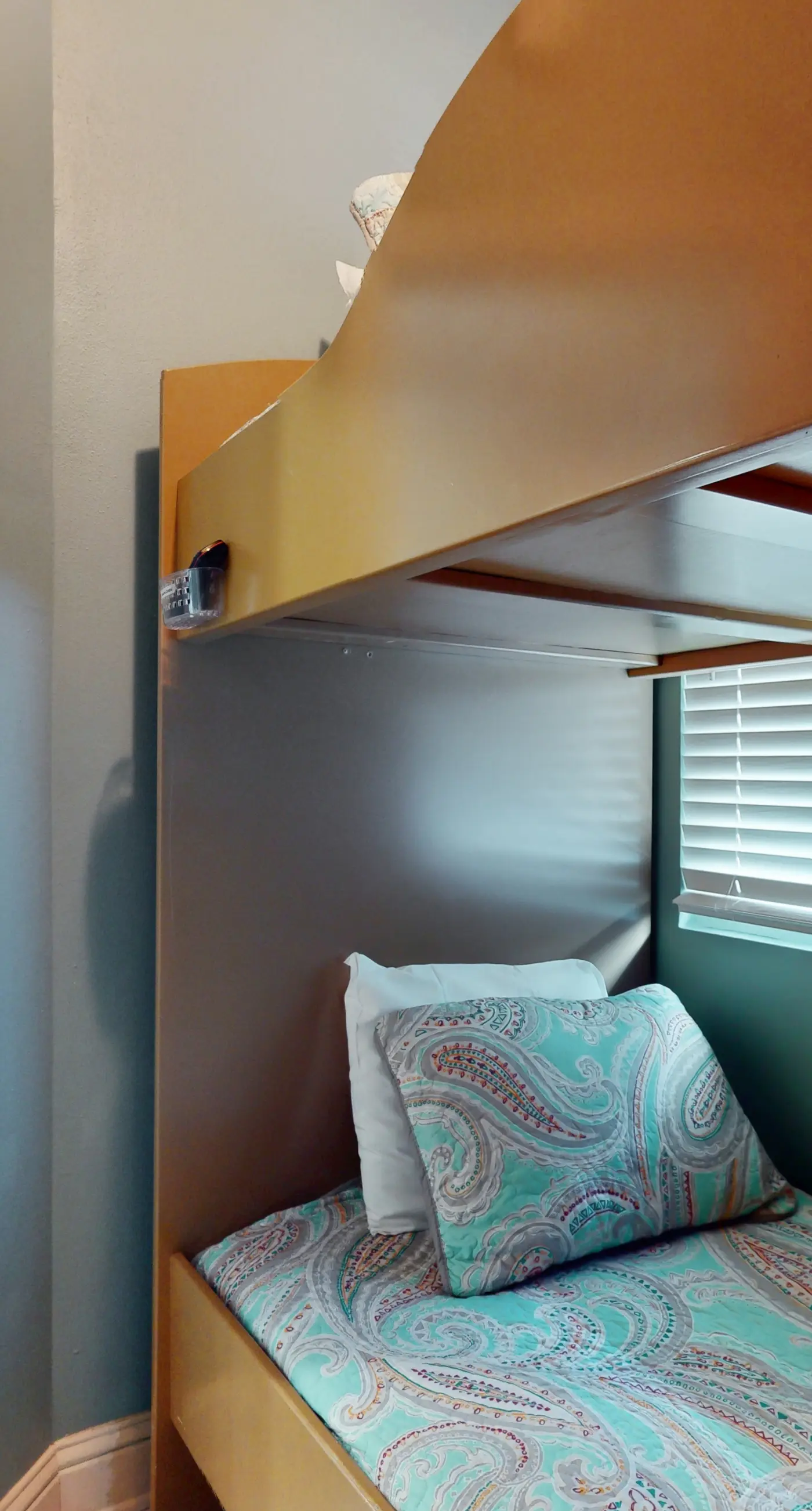 Oceanfront condo with sweeping views, washer/dryer, central AC, & access to pool