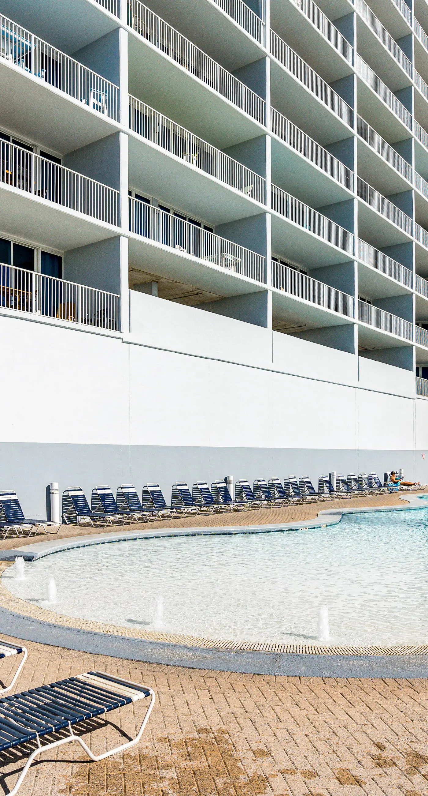 Oceanfront condo with sweeping views, washer/dryer, central AC, & access to pool