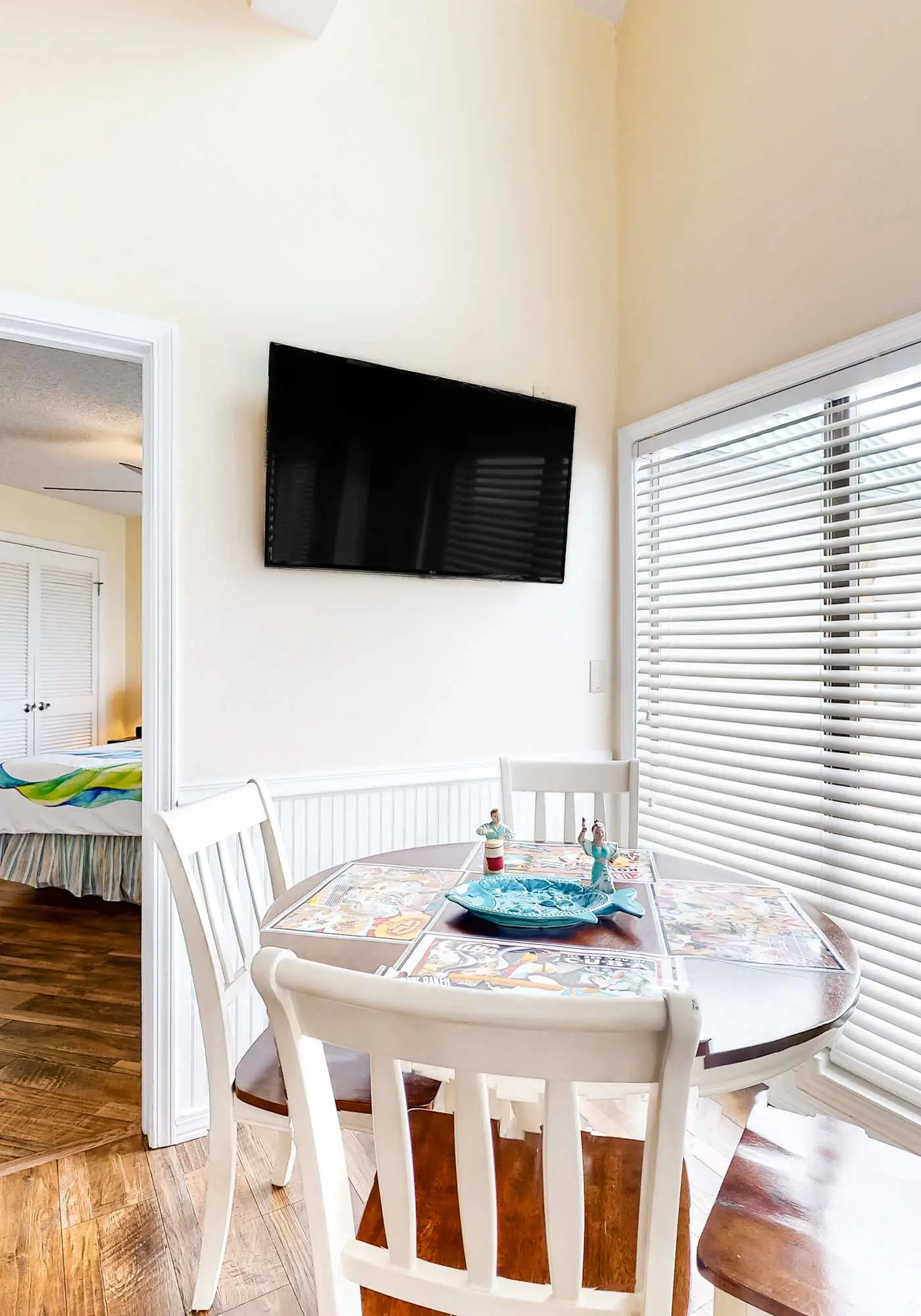 Colorful condo in beachfront complex with pools, gym, central AC & beach access