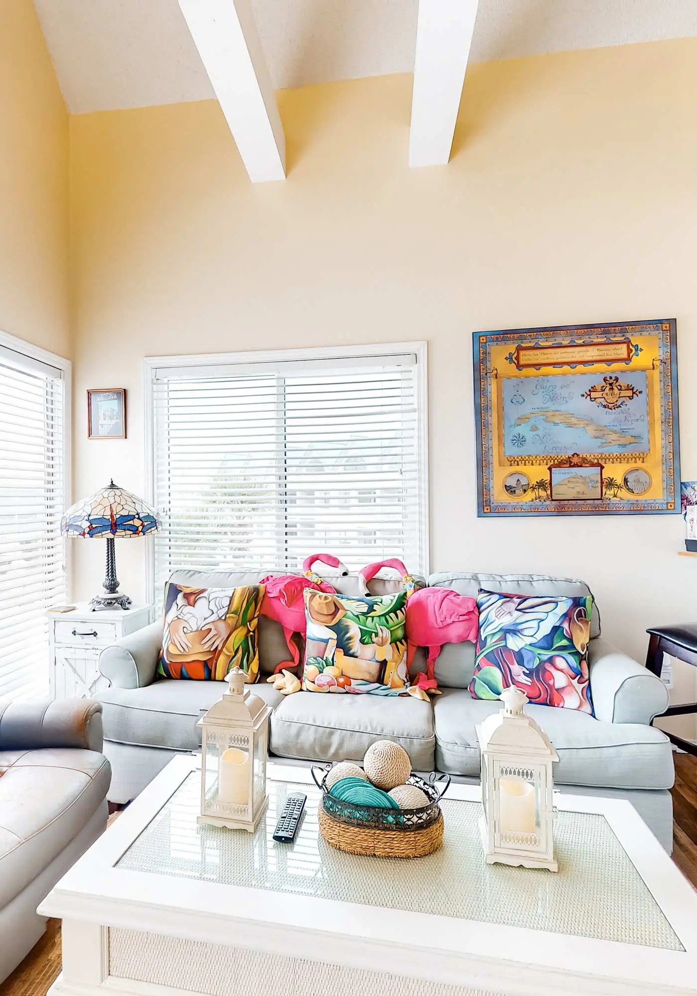 Colorful condo in beachfront complex with pools, gym, central AC & beach access