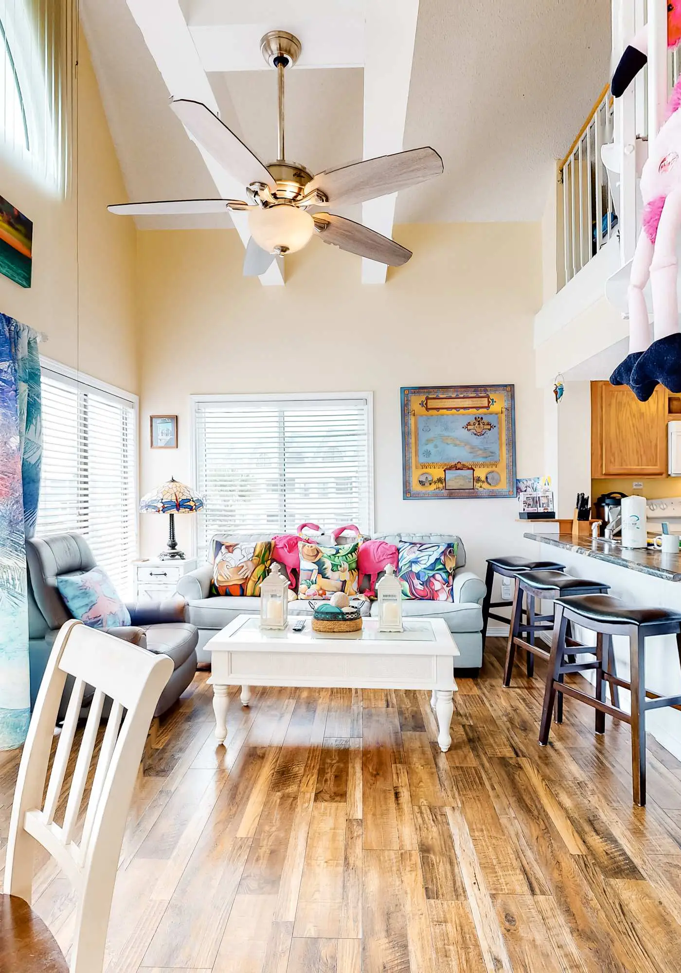 Colorful condo in beachfront complex with pools, gym, central AC & beach access