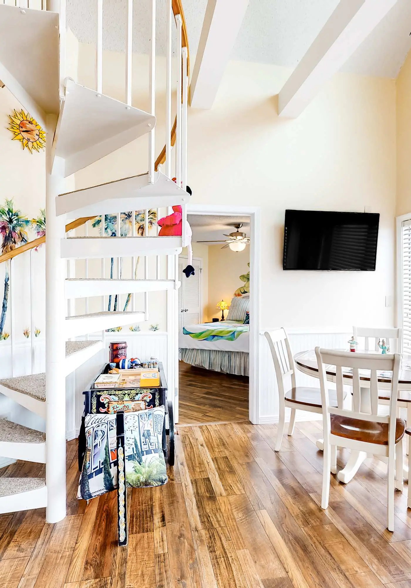 Colorful condo in beachfront complex with pools, gym, central AC & beach access