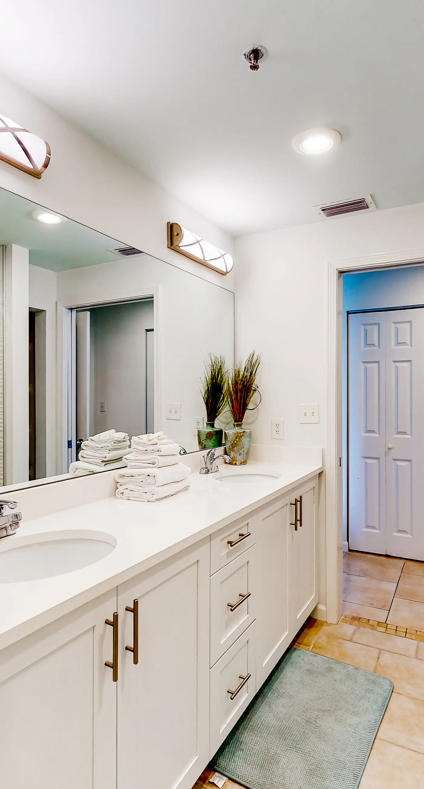 Peaceful water view condo with sauna, pool, tennis court, W&D, hot tub, & patio