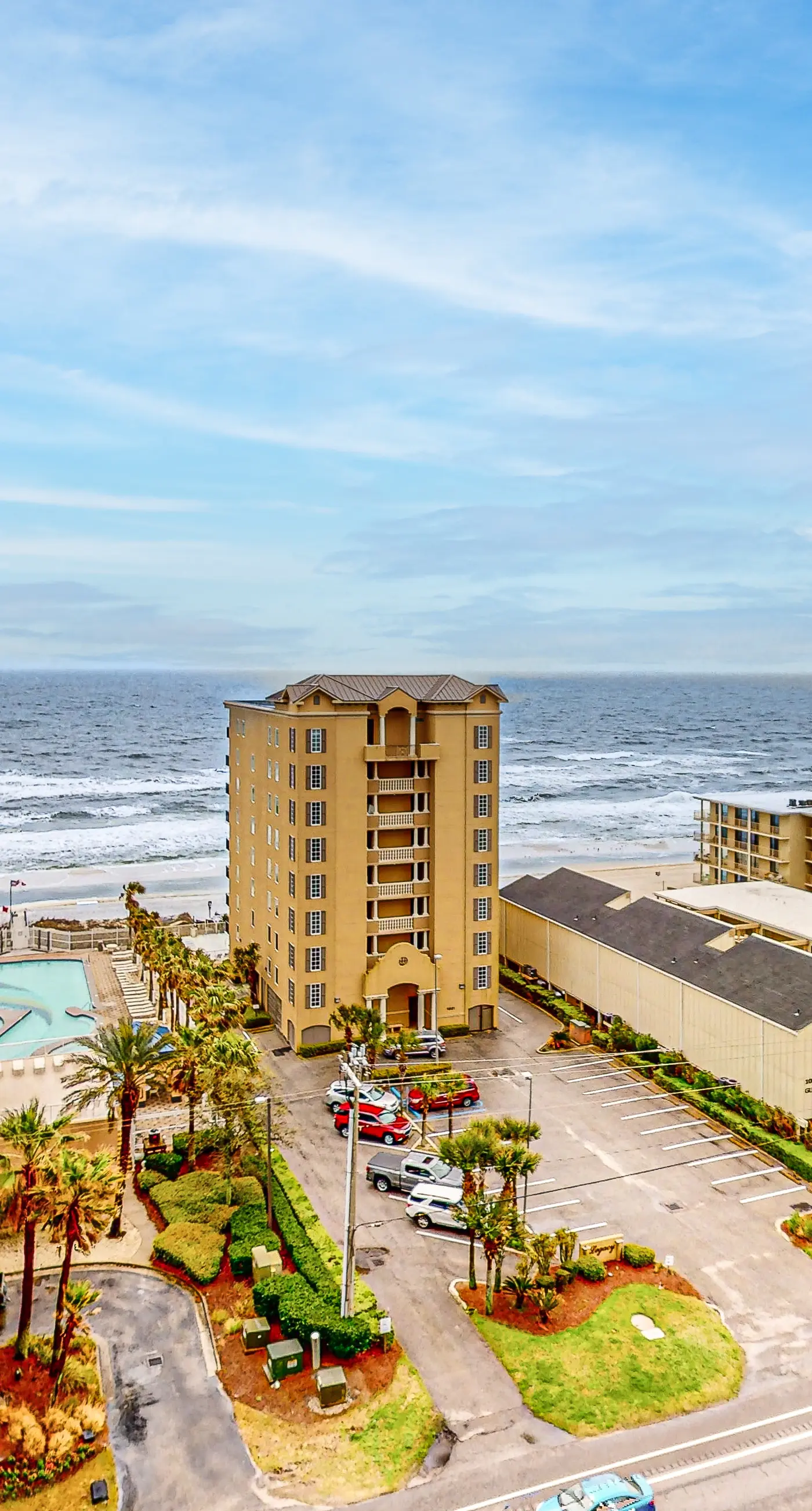 10th-floor condo with 2 pools, gym, beach views, & hot tub - snowbird-friendly