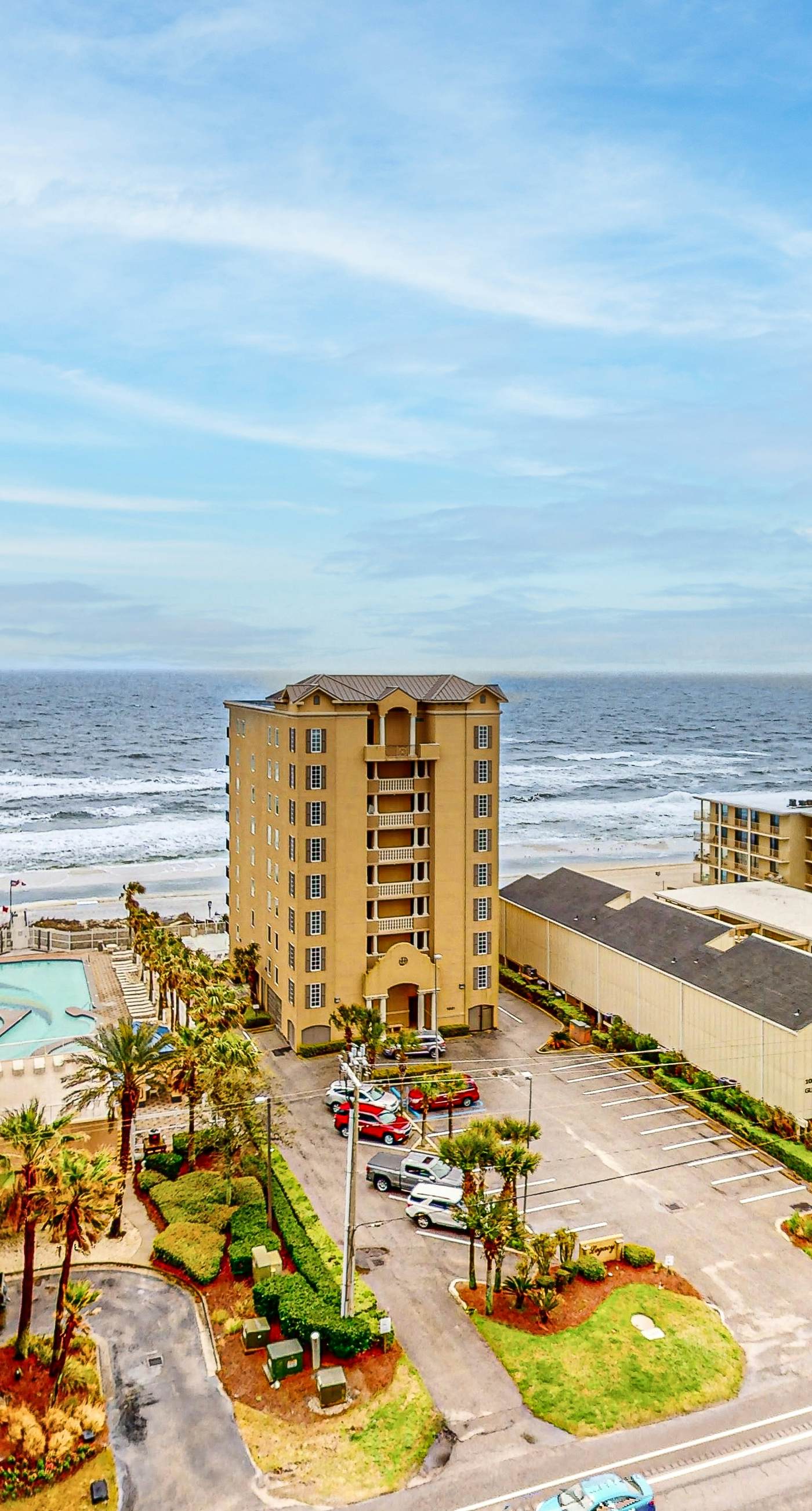 10th-floor condo with 2 pools, gym, beach views, & hot tub - snowbird-friendly