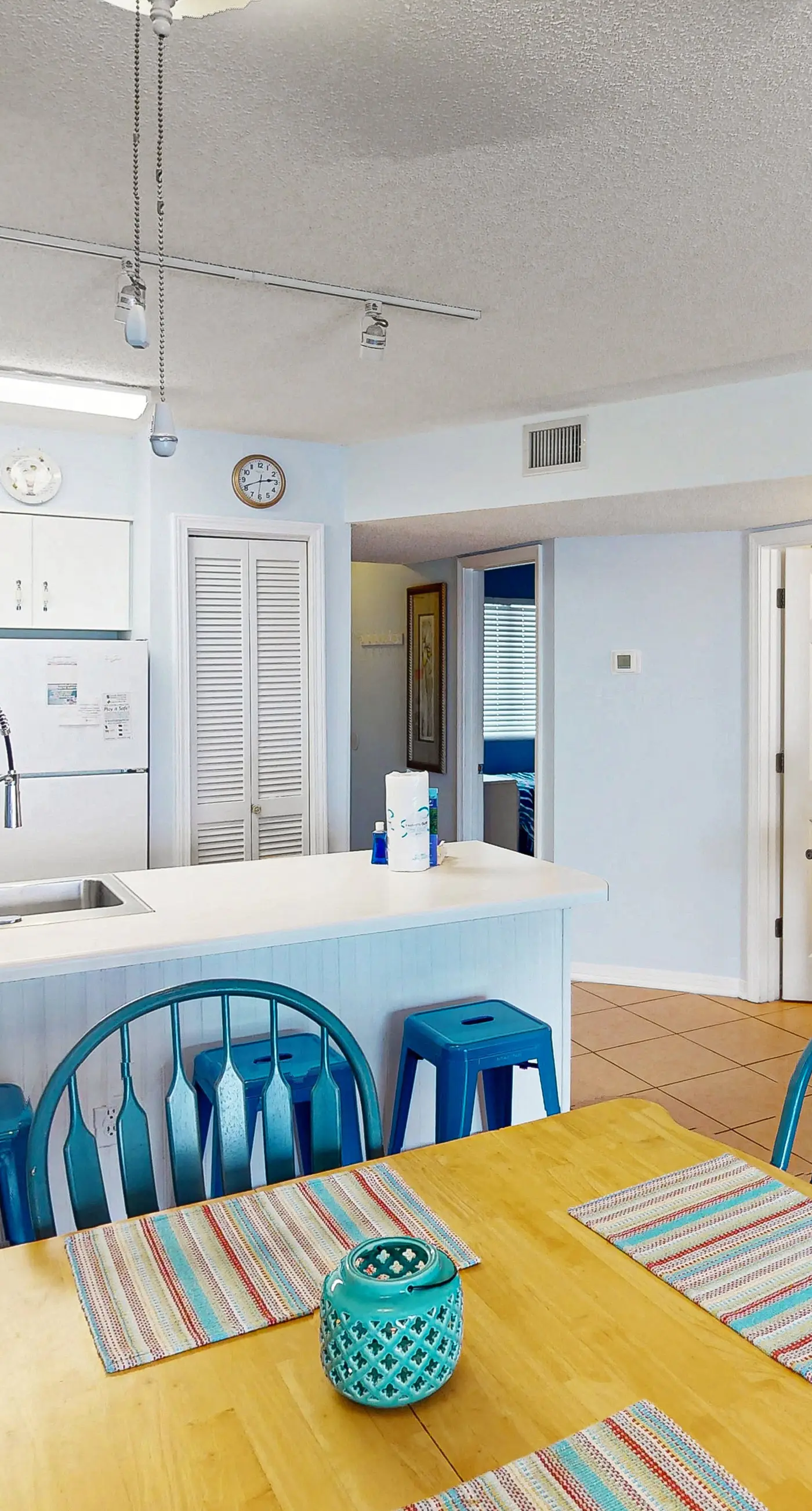 Newly updated beachfront condo with Gulf view, indoor,outdoor pools & hot tub