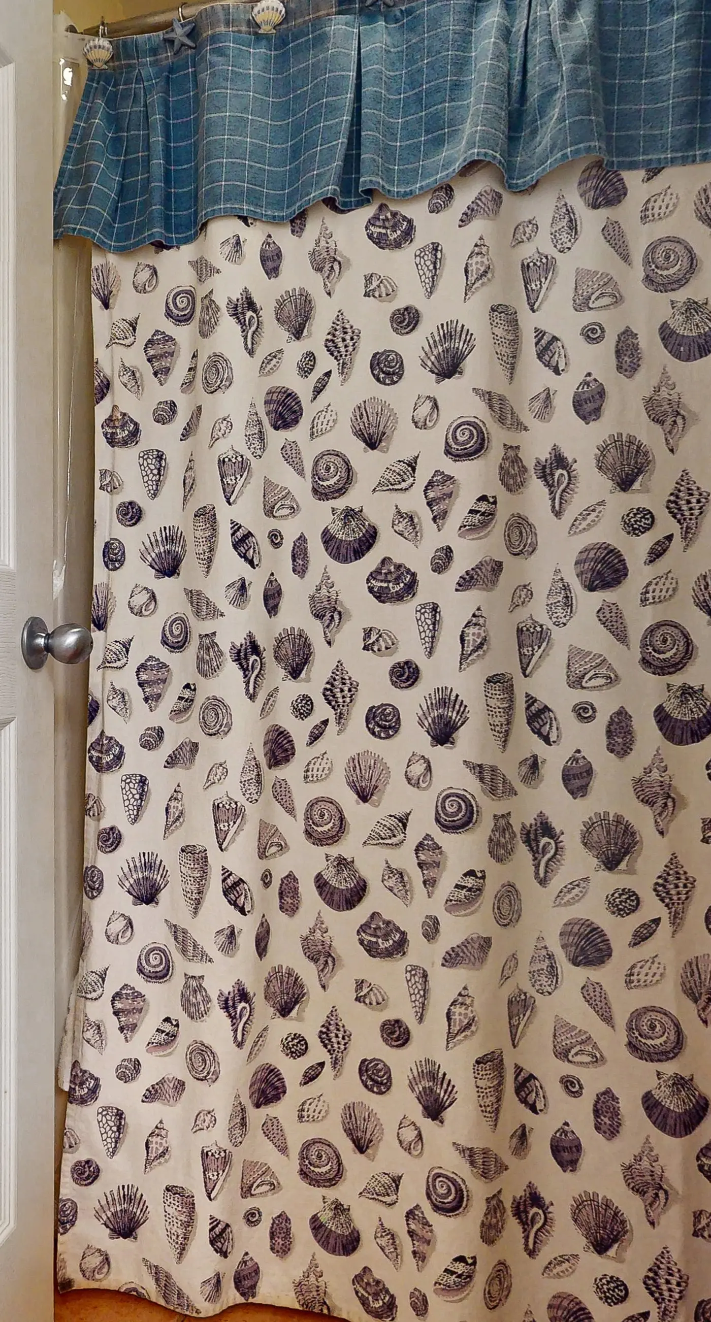 Newly updated beachfront condo with Gulf view, indoor,outdoor pools & hot tub