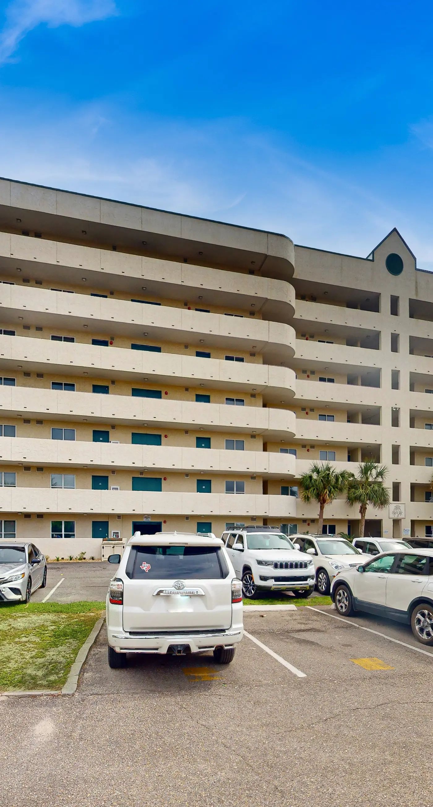 Newly updated beachfront condo with Gulf view, indoor,outdoor pools & hot tub