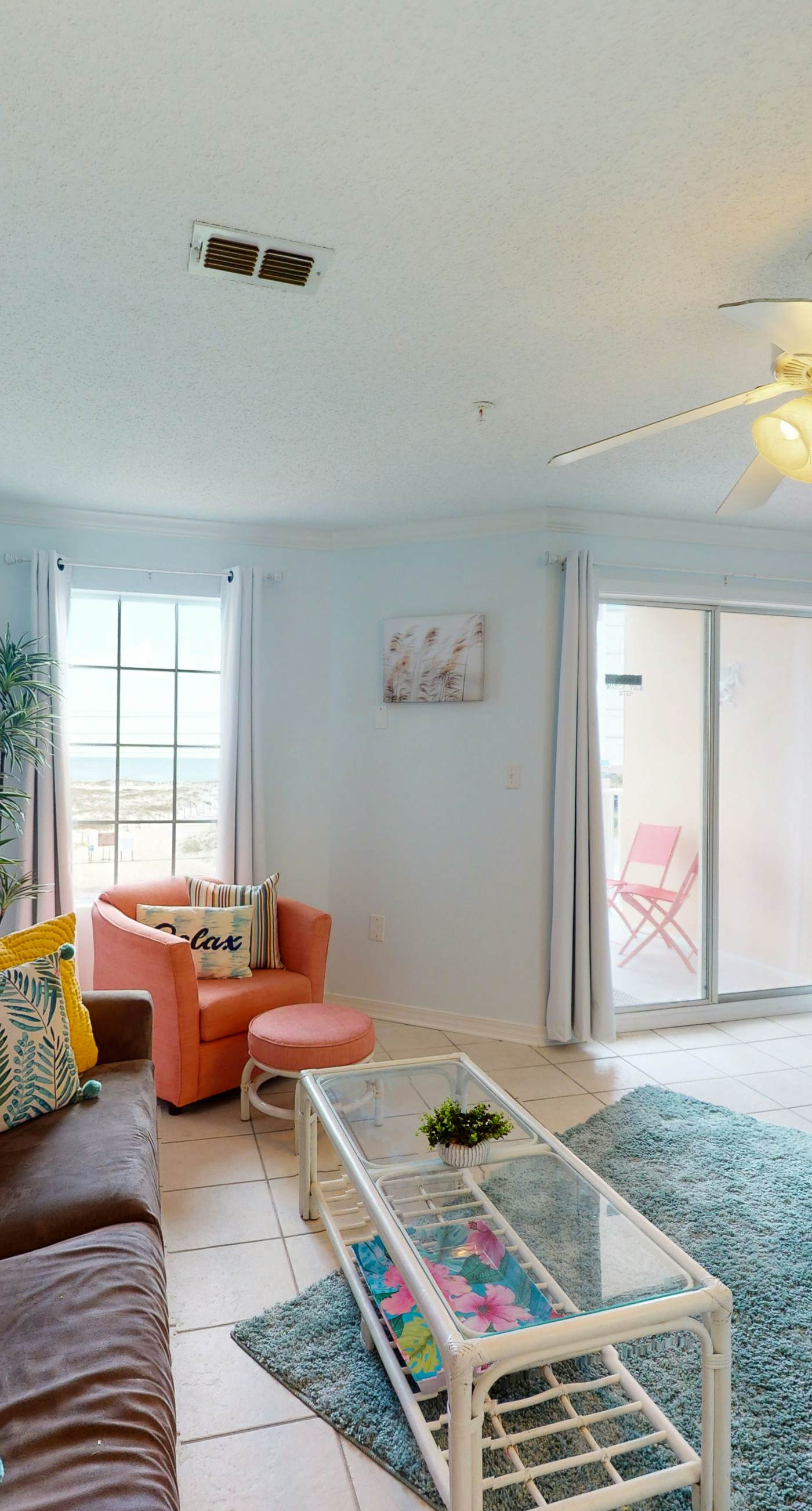 Beautiful oceanfront condo with pool, hot tub, beach access, balcony, & WiFi