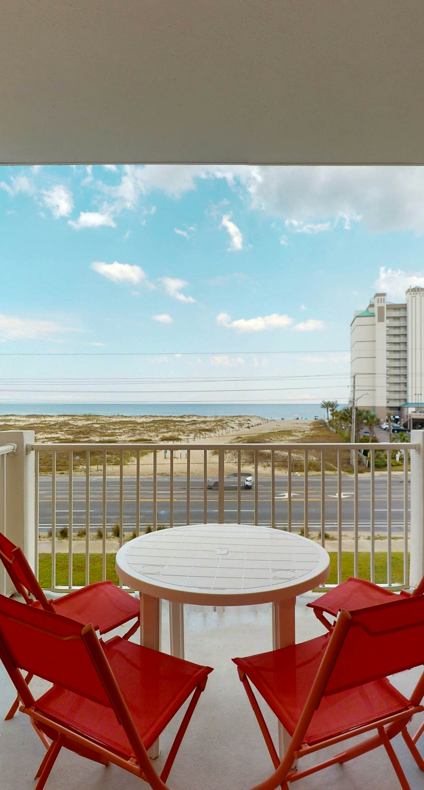 Beautiful oceanfront condo with pool, hot tub, beach access, balcony, & WiFi