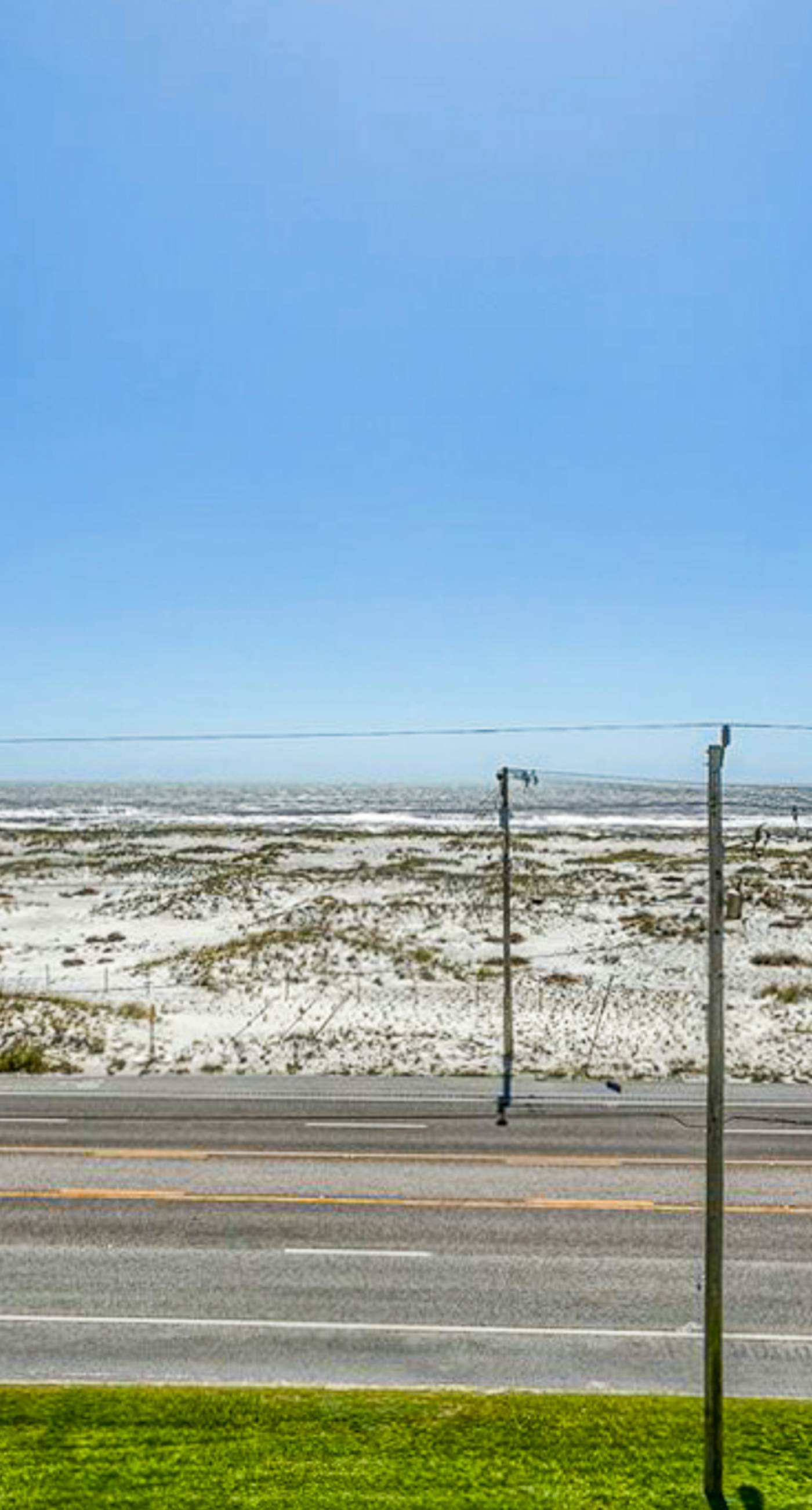 Beautiful oceanfront condo with pool, hot tub, beach access, balcony, & WiFi