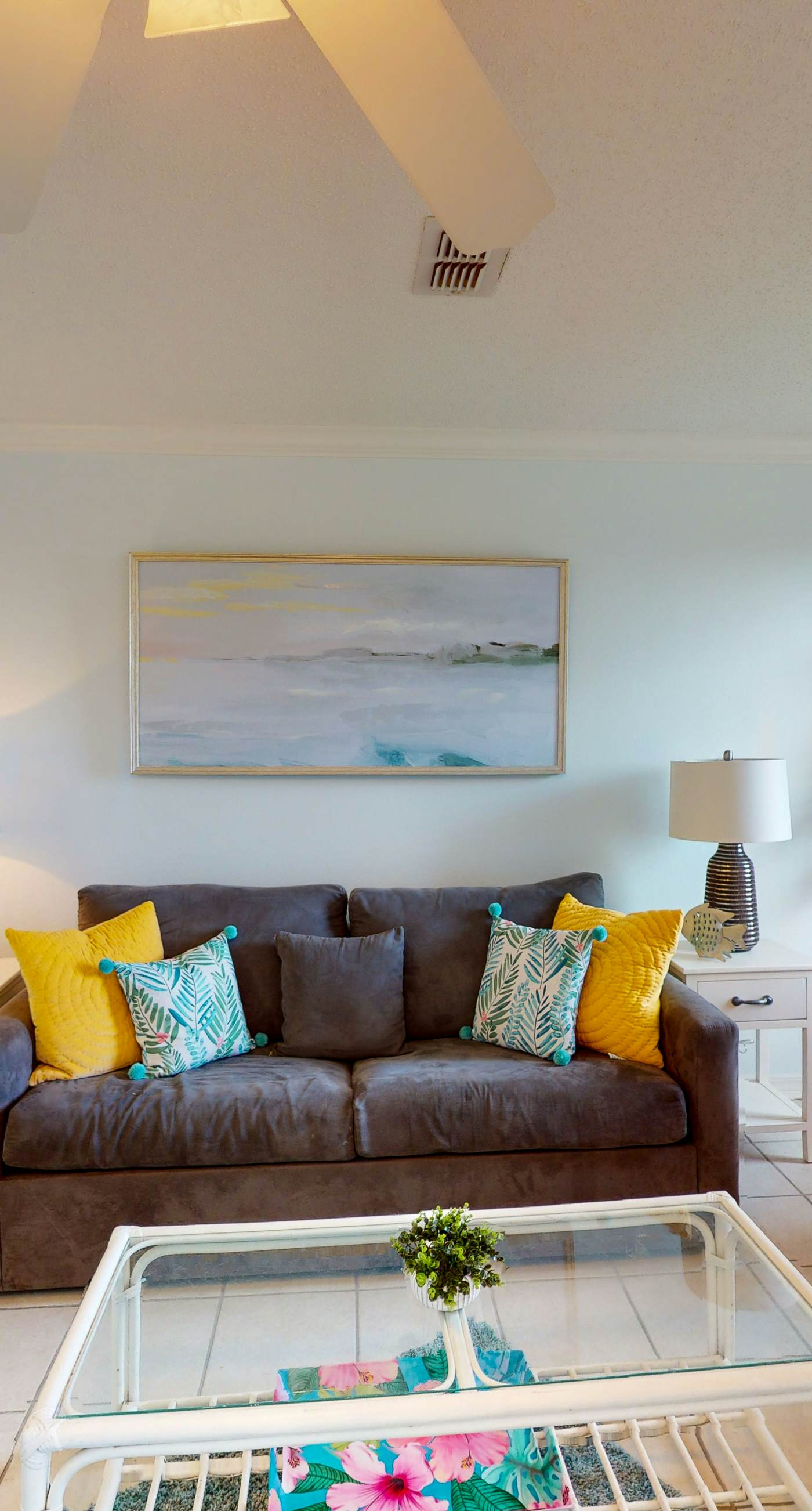 Beautiful oceanfront condo with pool, hot tub, beach access, balcony, & WiFi