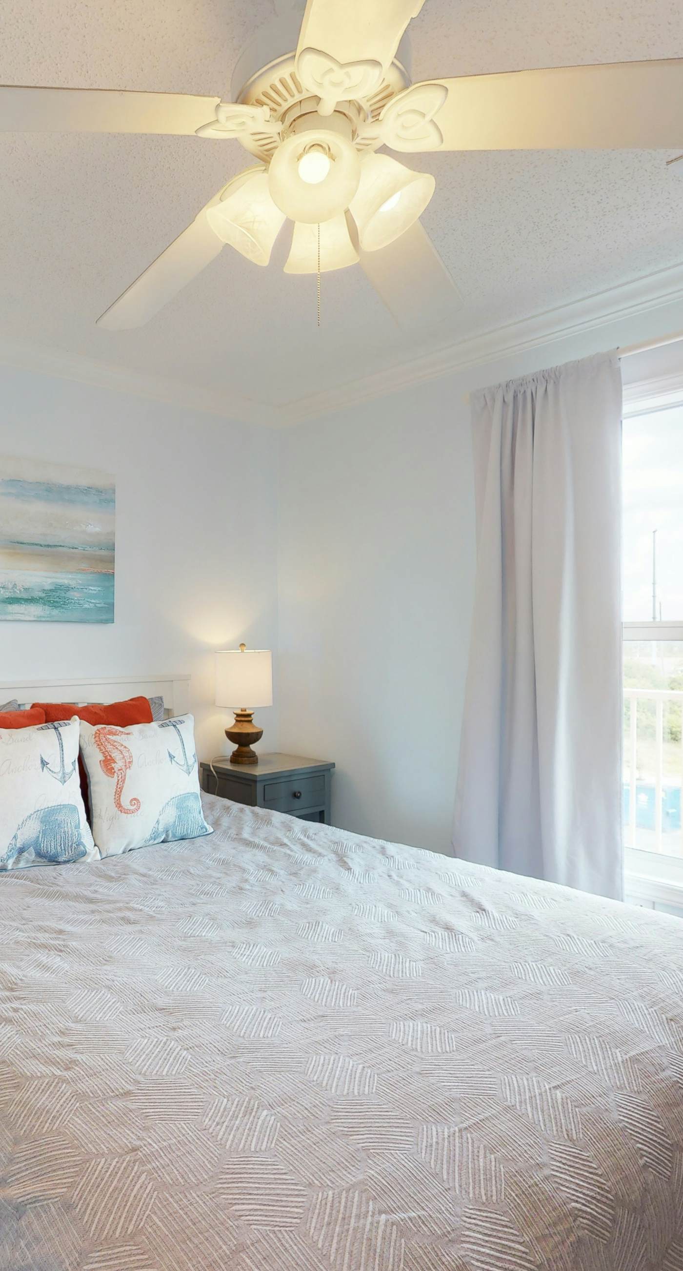 Beautiful oceanfront condo with pool, hot tub, beach access, balcony, & WiFi