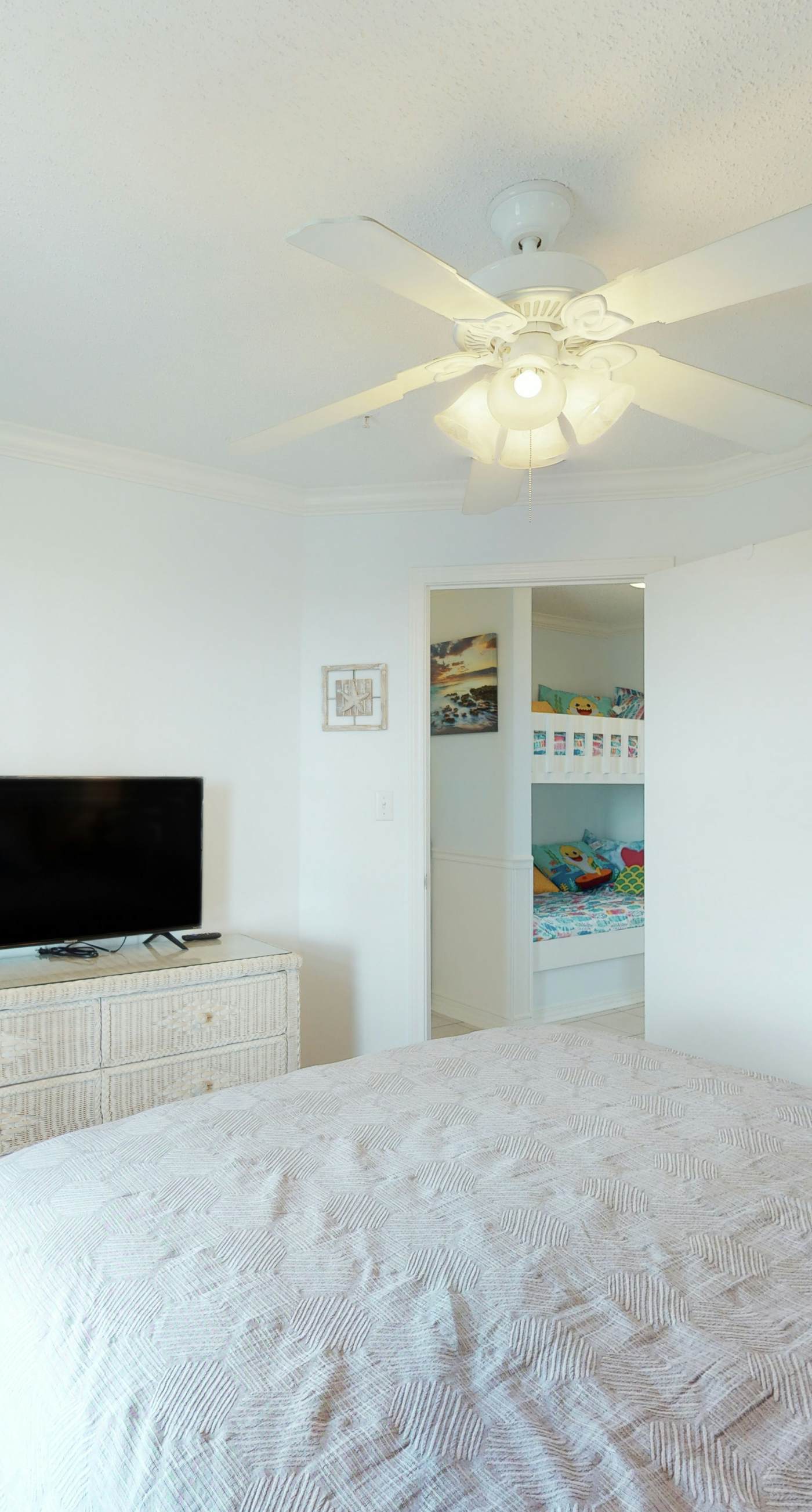 Beautiful oceanfront condo with pool, hot tub, beach access, balcony, & WiFi