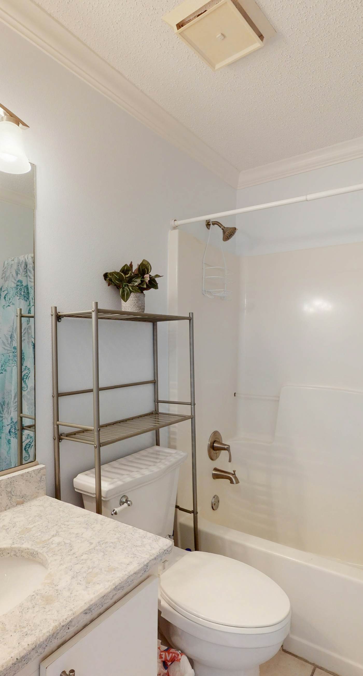 Beautiful oceanfront condo with pool, hot tub, beach access, balcony, & WiFi