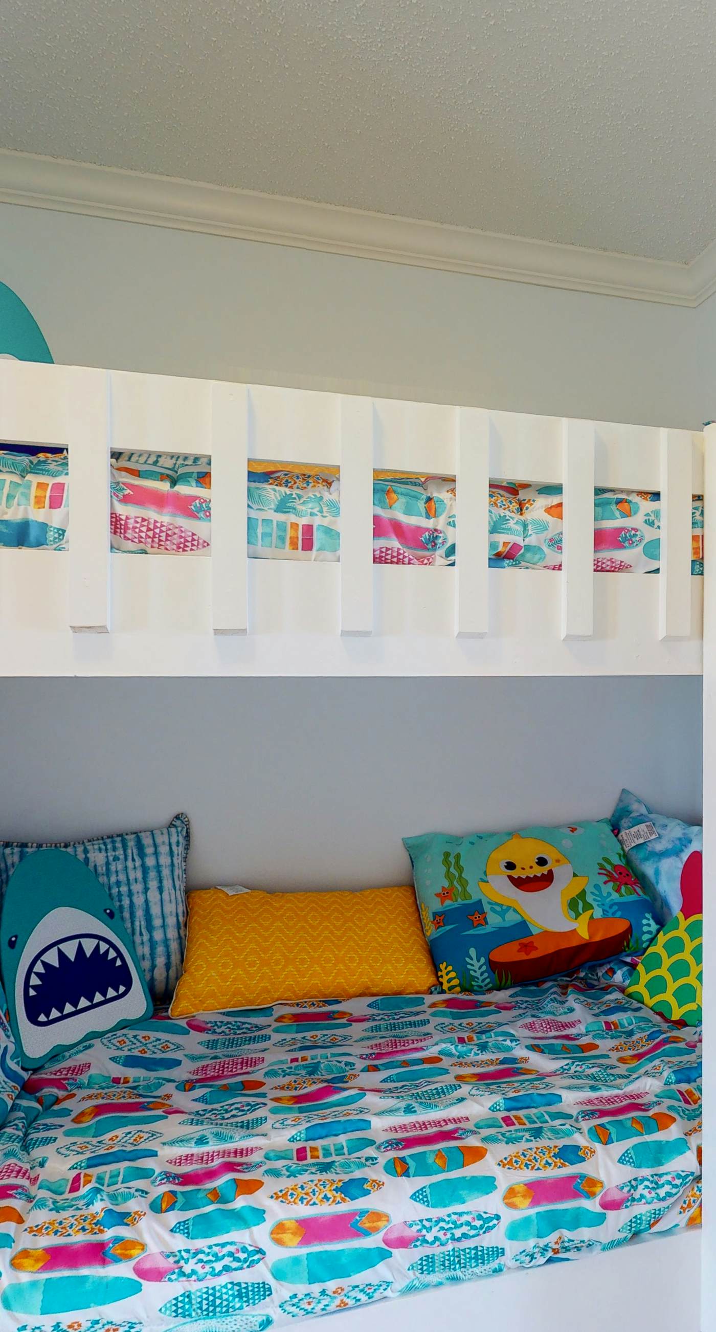 Beautiful oceanfront condo with pool, hot tub, beach access, balcony, & WiFi