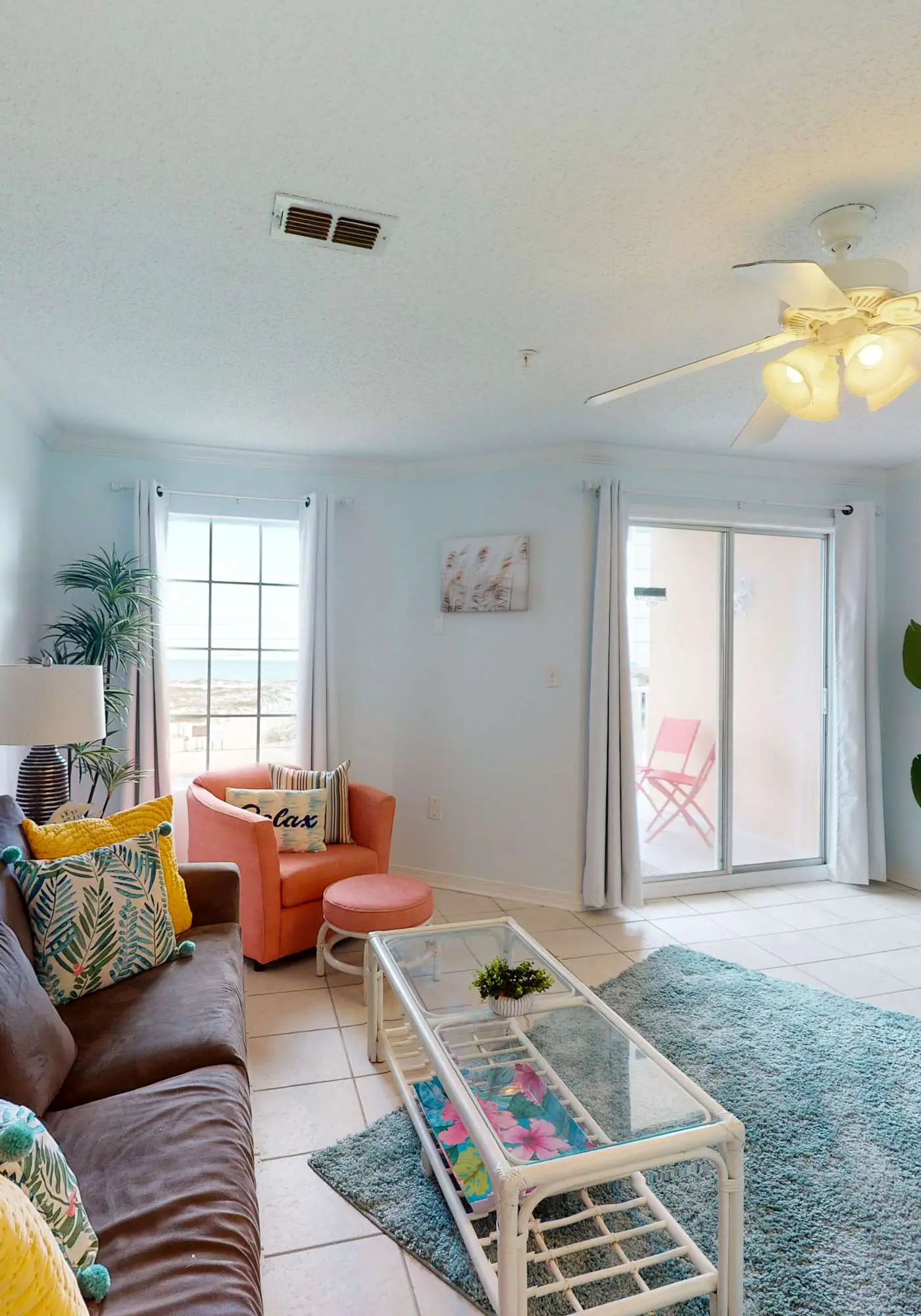 Beautiful oceanfront condo with pool, hot tub, beach access, balcony, & WiFi