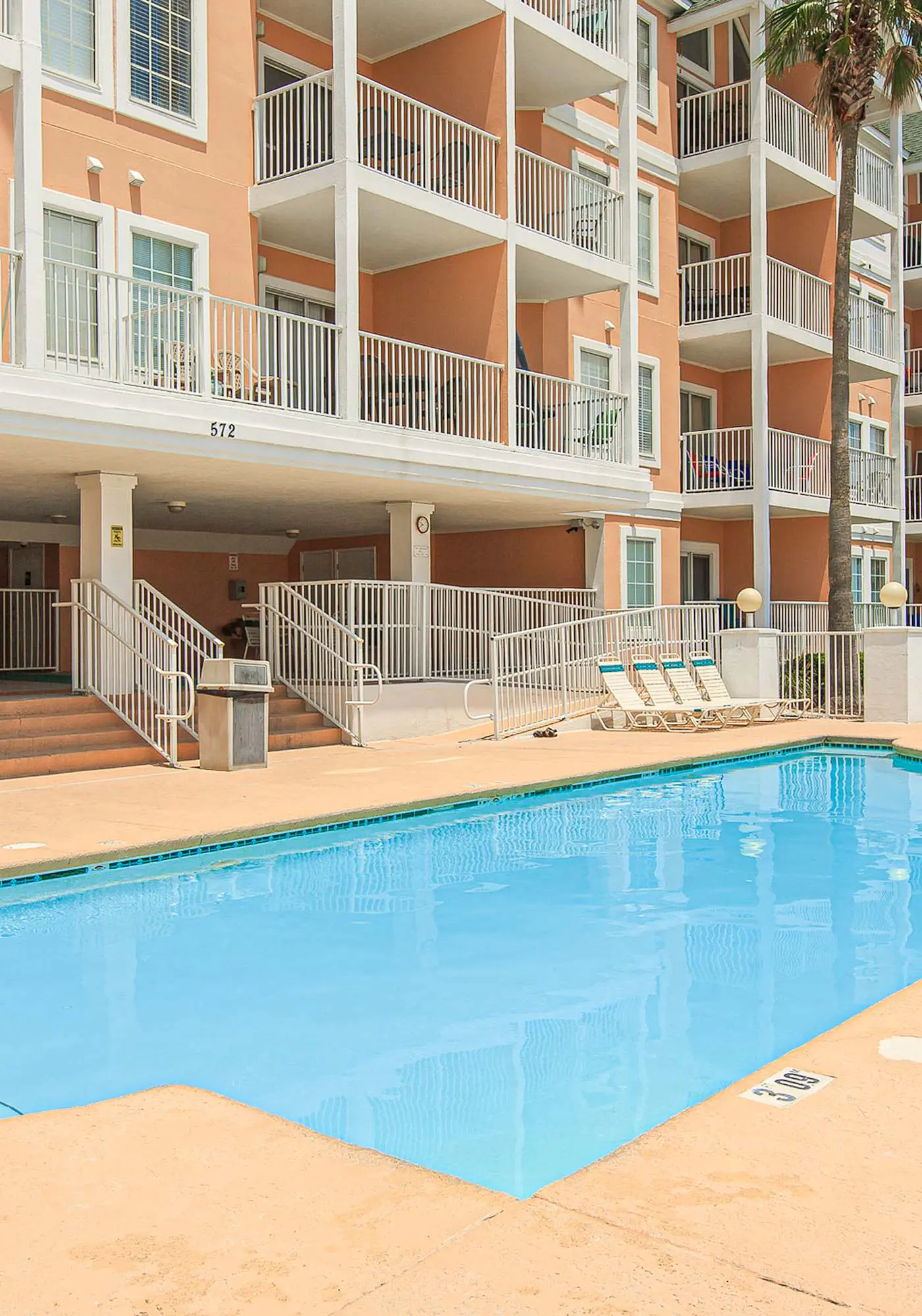 Beautiful oceanfront condo with pool, hot tub, beach access, balcony, & WiFi
