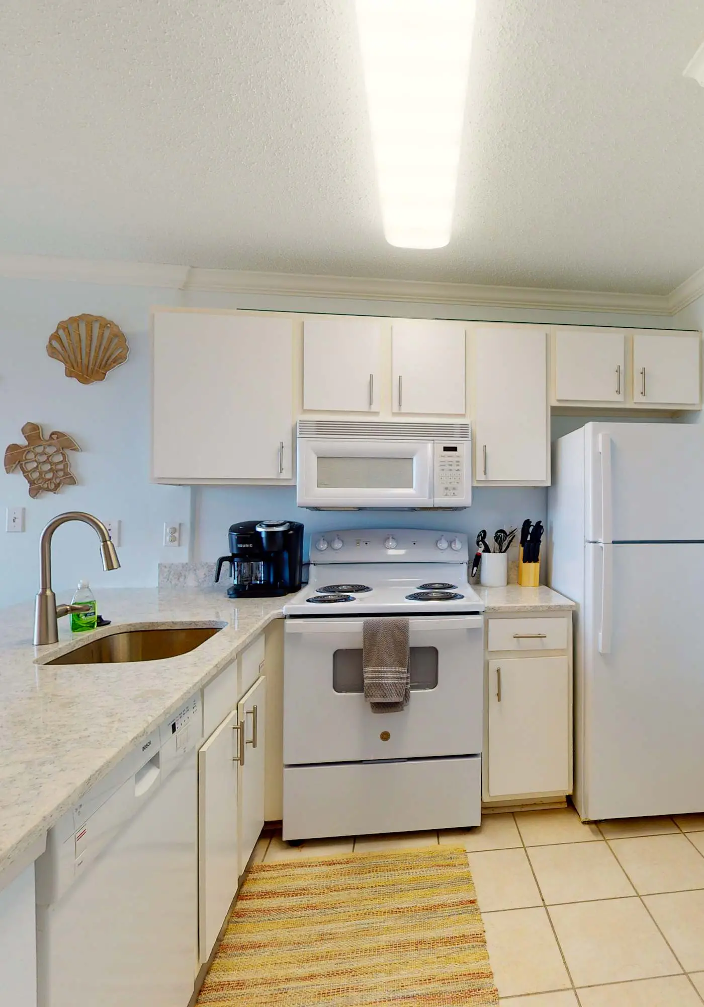Beautiful oceanfront condo with pool, hot tub, beach access, balcony, & WiFi