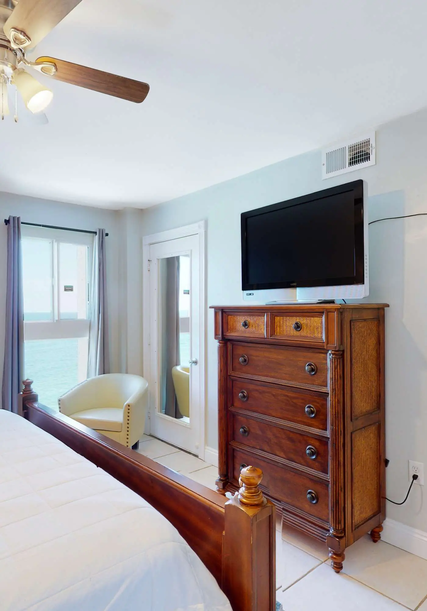 Beachfront condo with Gulf views, pool, washer,dryer, & central AC