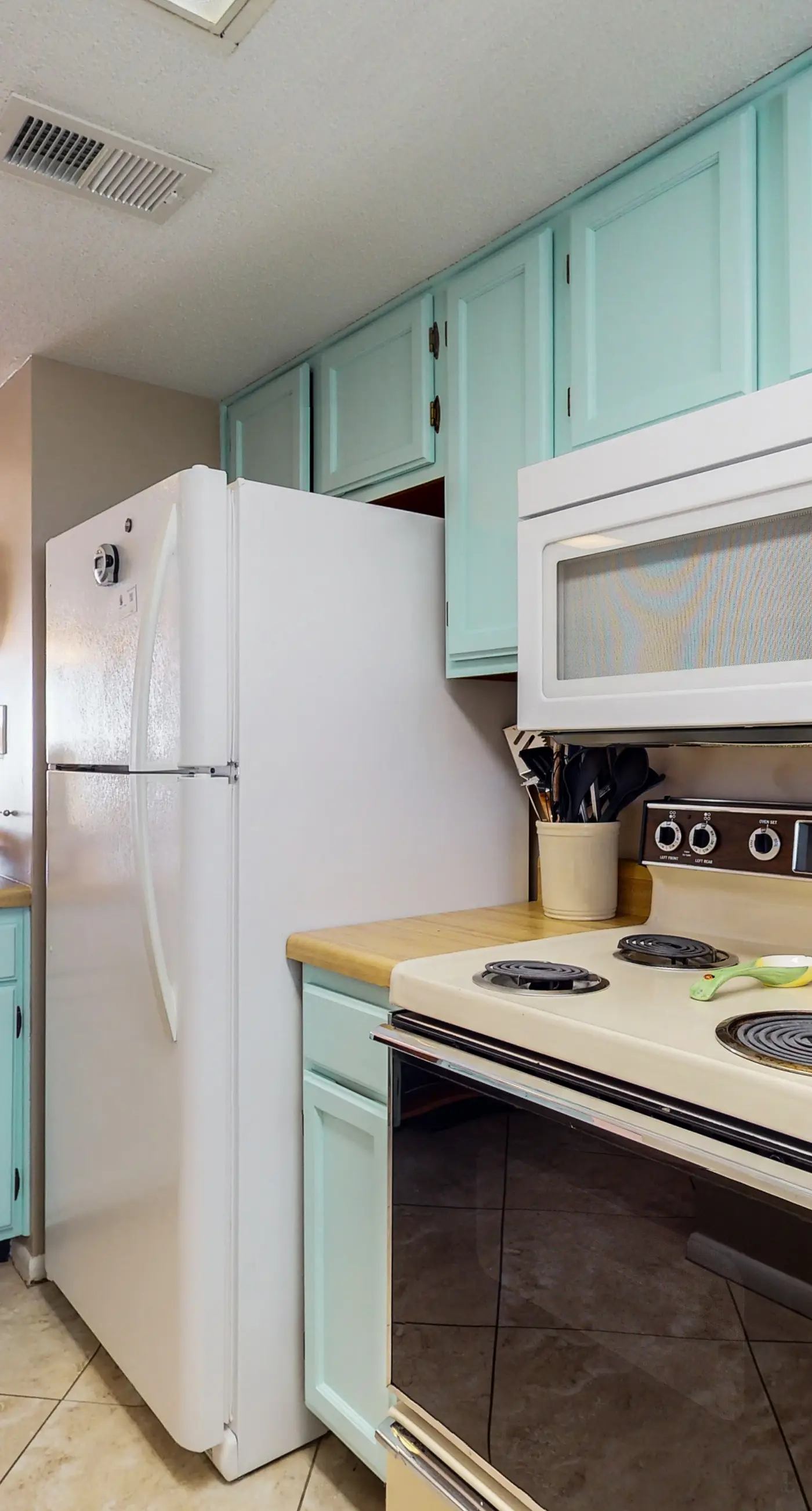 2nd-floor beachfront condo with Gulf views, balcony, outdoor pool, W/D, elevator