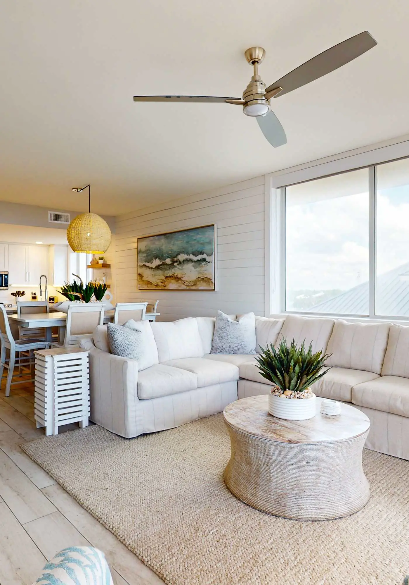 The Beach Club 401C, Beachfront condo in Gulf Shores with pools, tennis, gym and Clubhouse Membership!