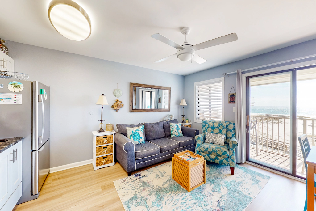 Bright oceanfront condo with pool, hot tub, sauna, tennis & central AC