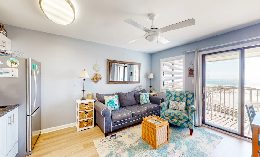 Bright oceanfront condo with pool, hot tub, sauna, tennis & central AC