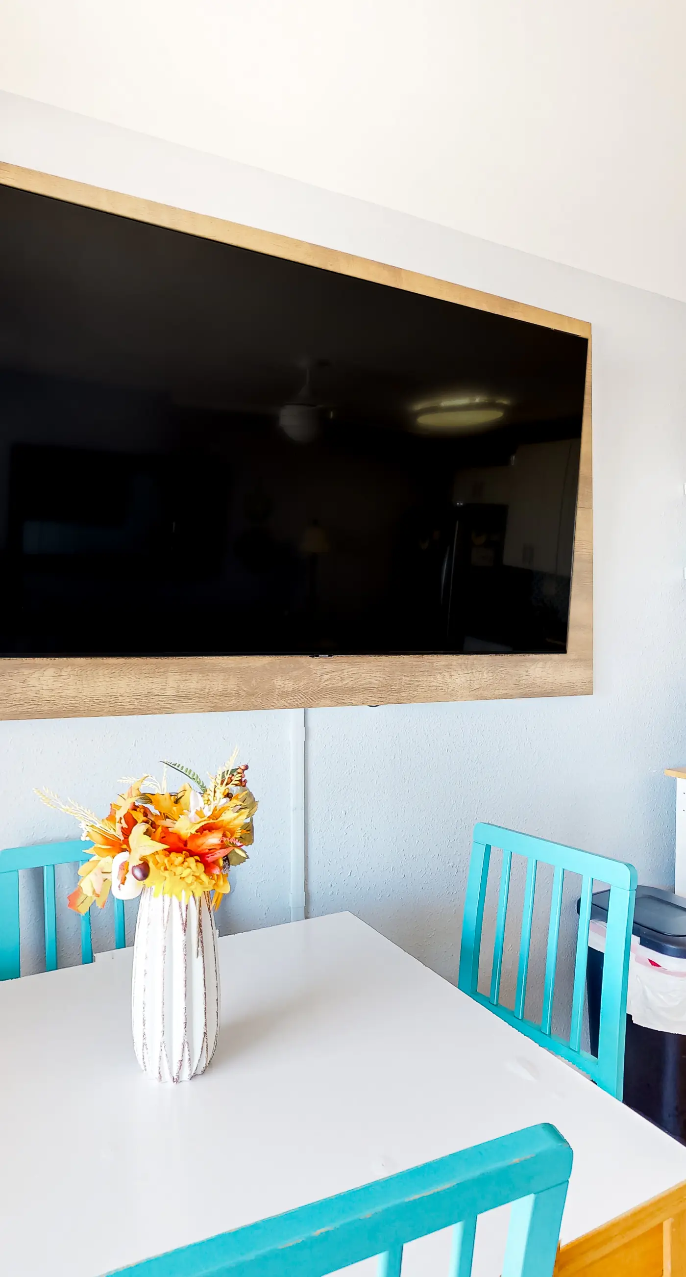 Bright oceanfront condo with pool, hot tub, sauna, tennis & central AC